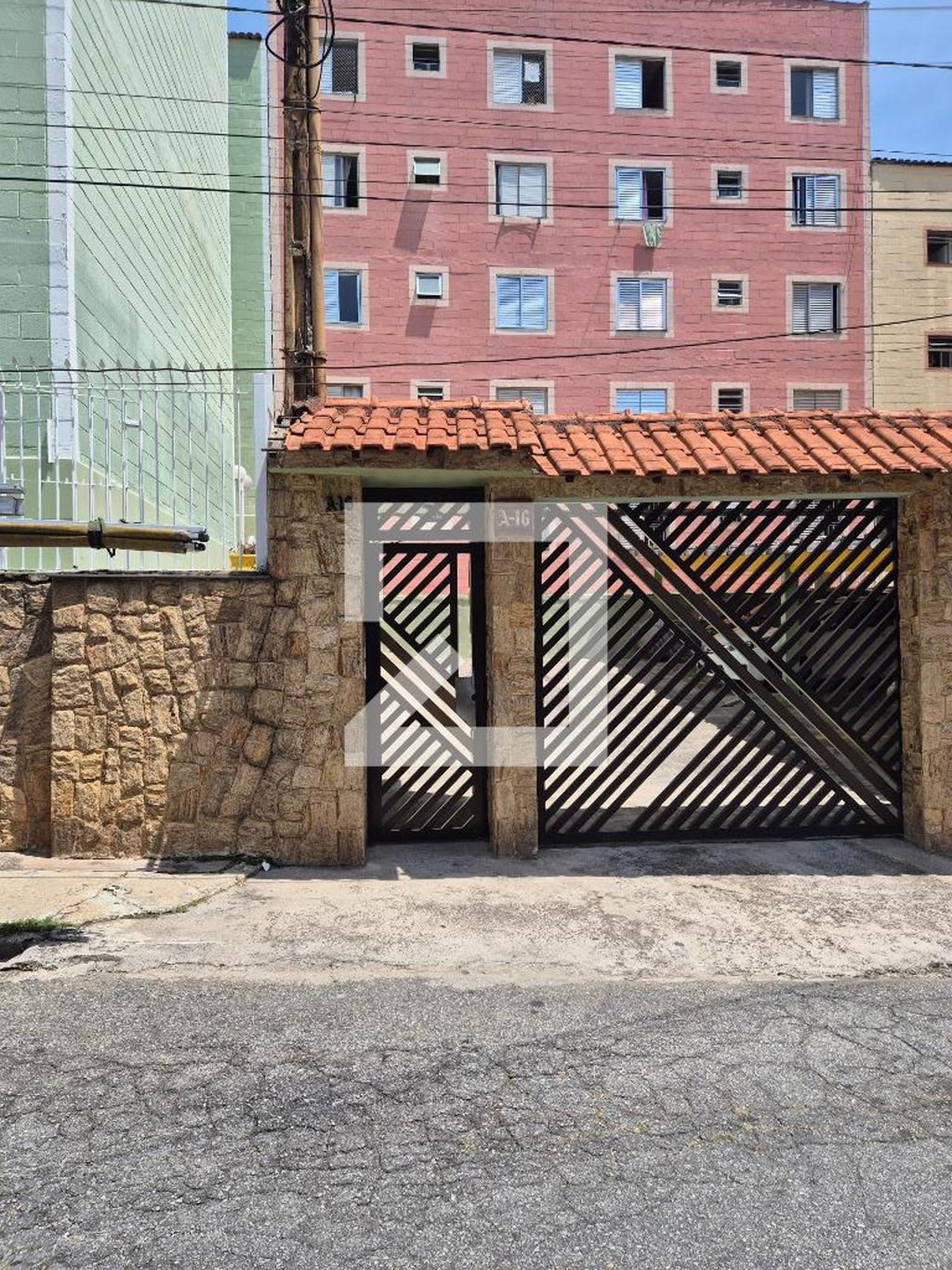 Fachada Condomínio em Rua Jaime Costa, 16