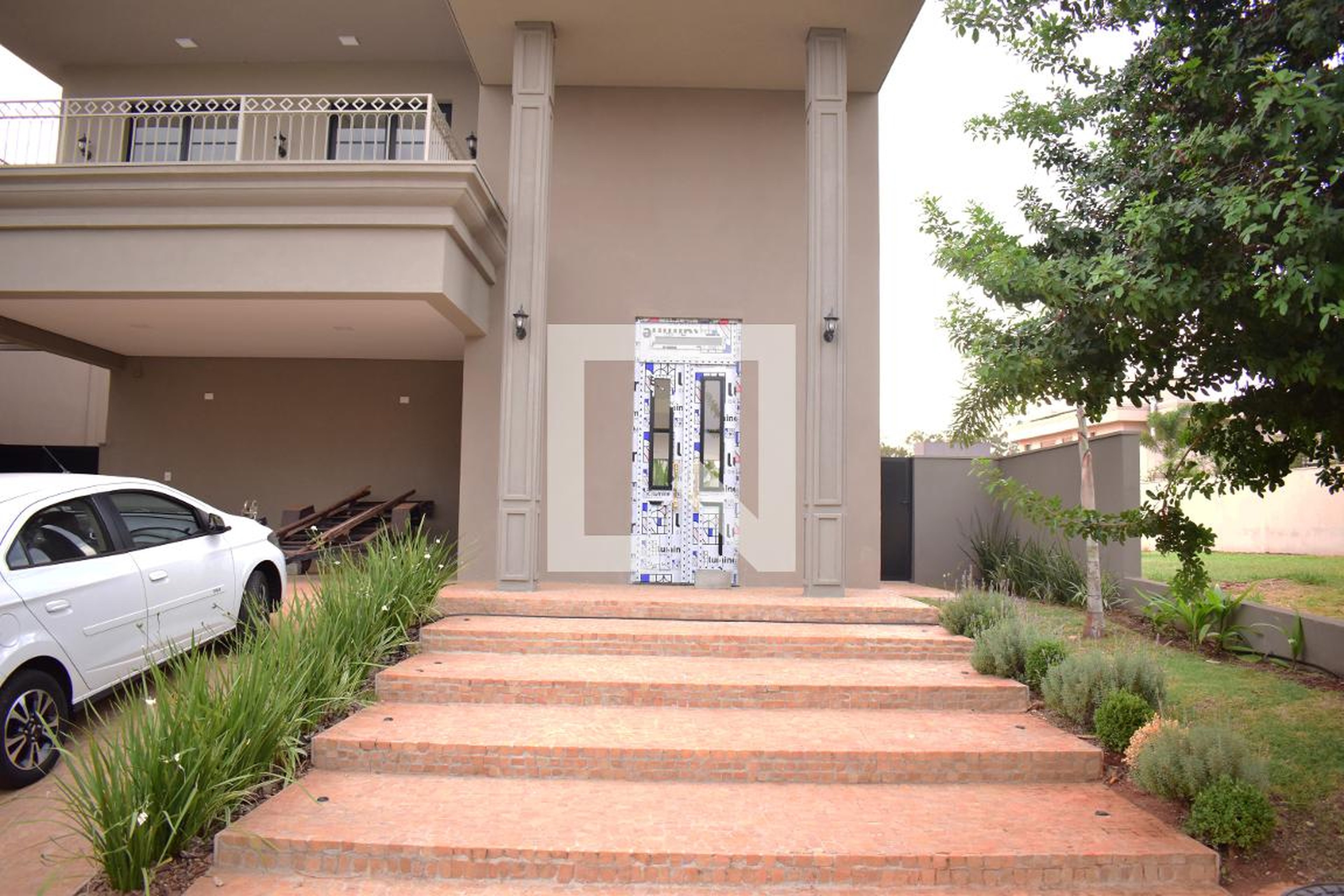 Fachada Condomínio em Rua Doutor Sérgio Zucoloto, 148