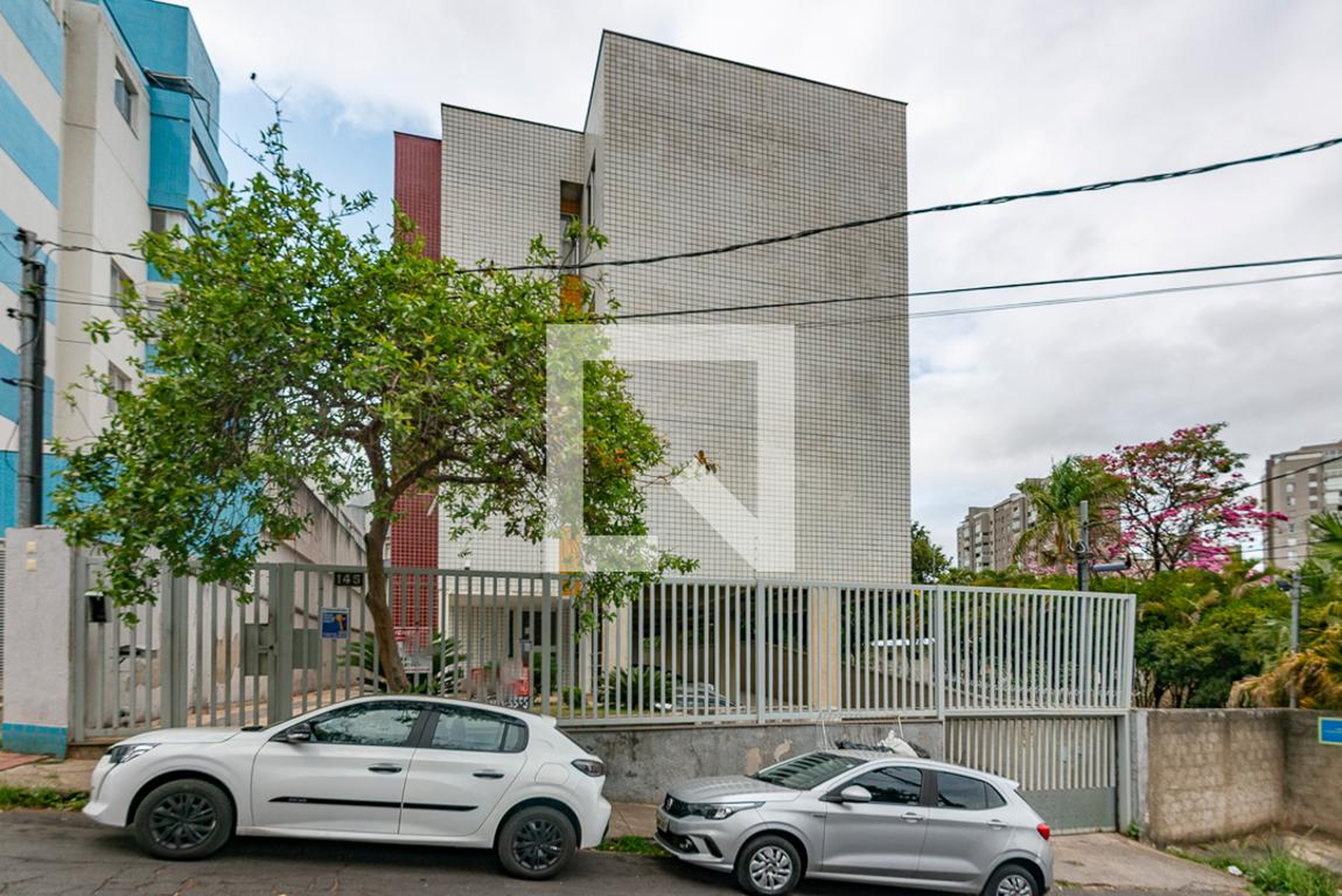 Fachada Condomínio em Rua Nilo Antônio Gazire, 145