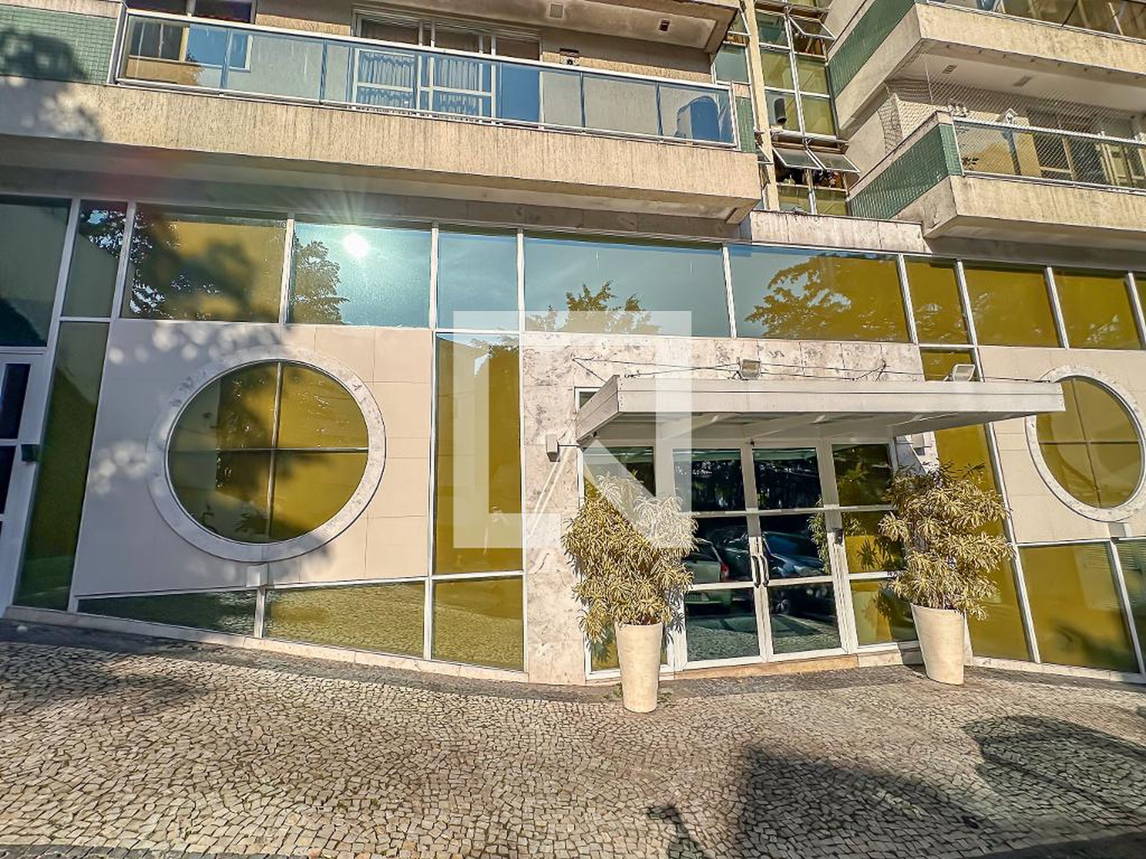 Fachada Condomínio San Izidro