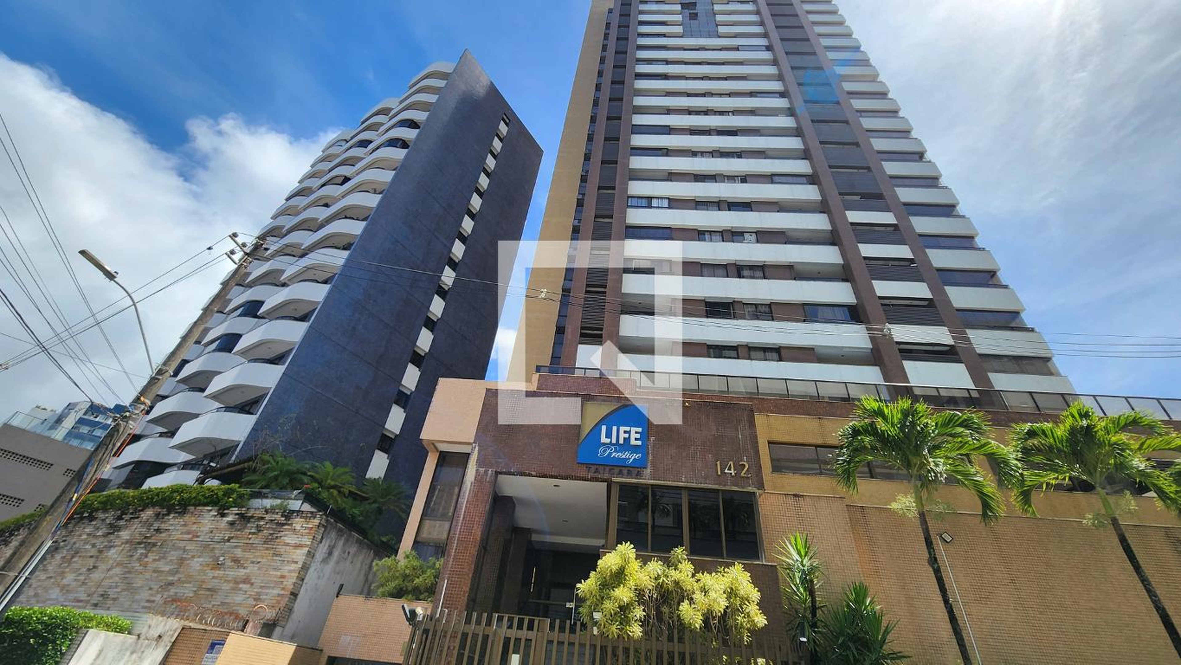 Fachada Condomínio em Rua Almeida Garret, 116