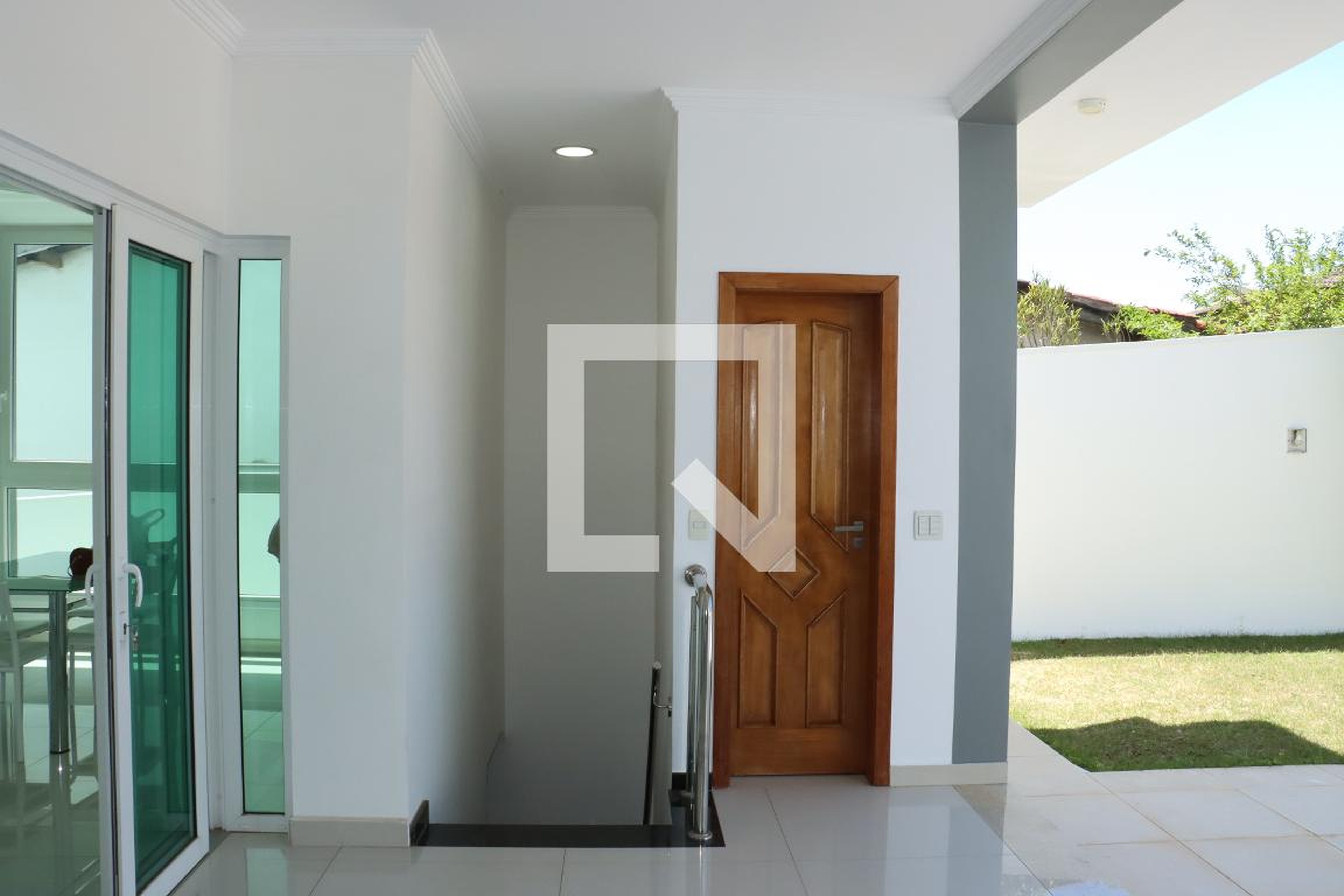 Entrada Condomínio em Rua Aires da Cunha, 227