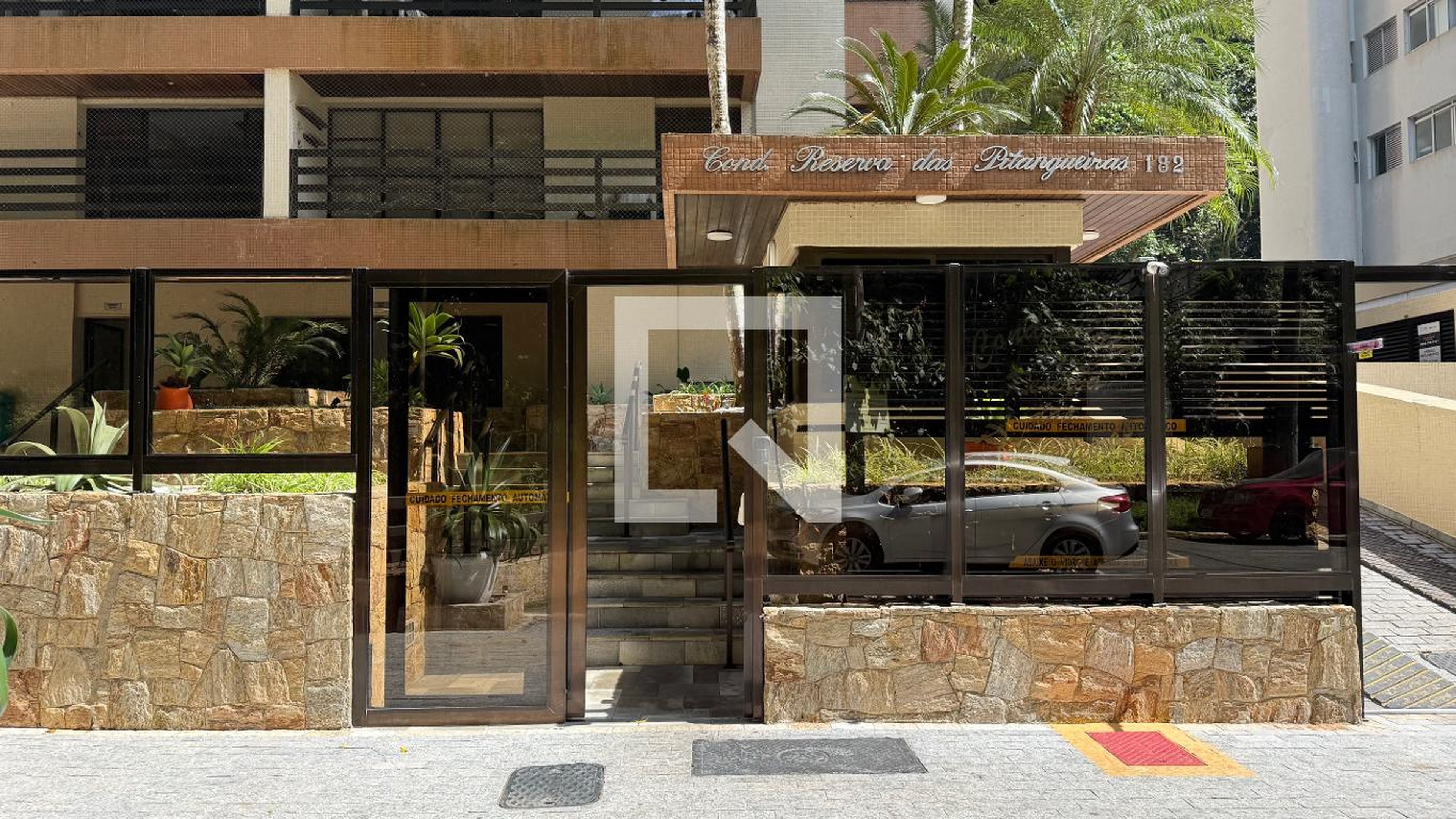 Fachada Condomínio Reserva das  Pitangueiras