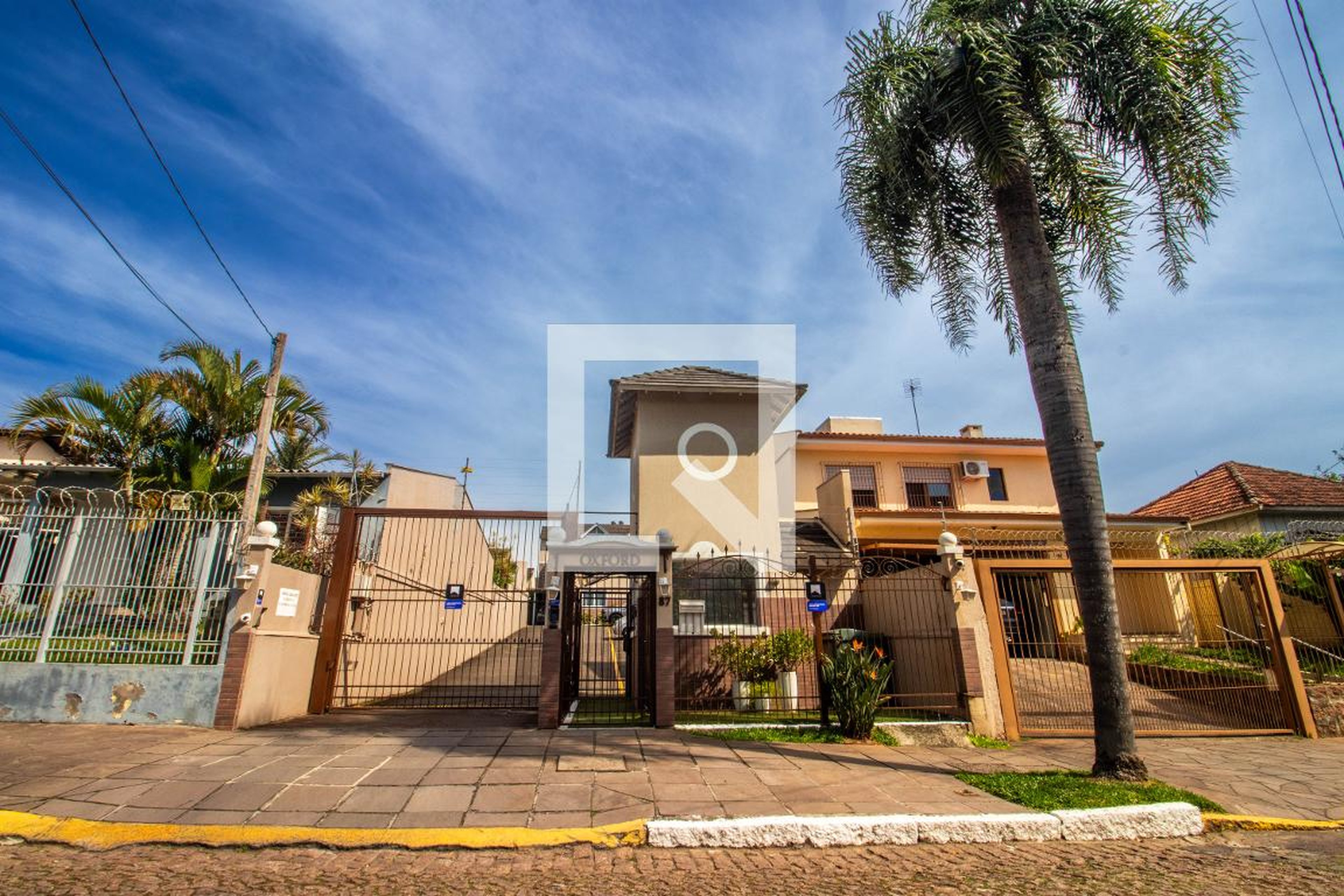 Fachada do Condomínio Condomínio Oxford House