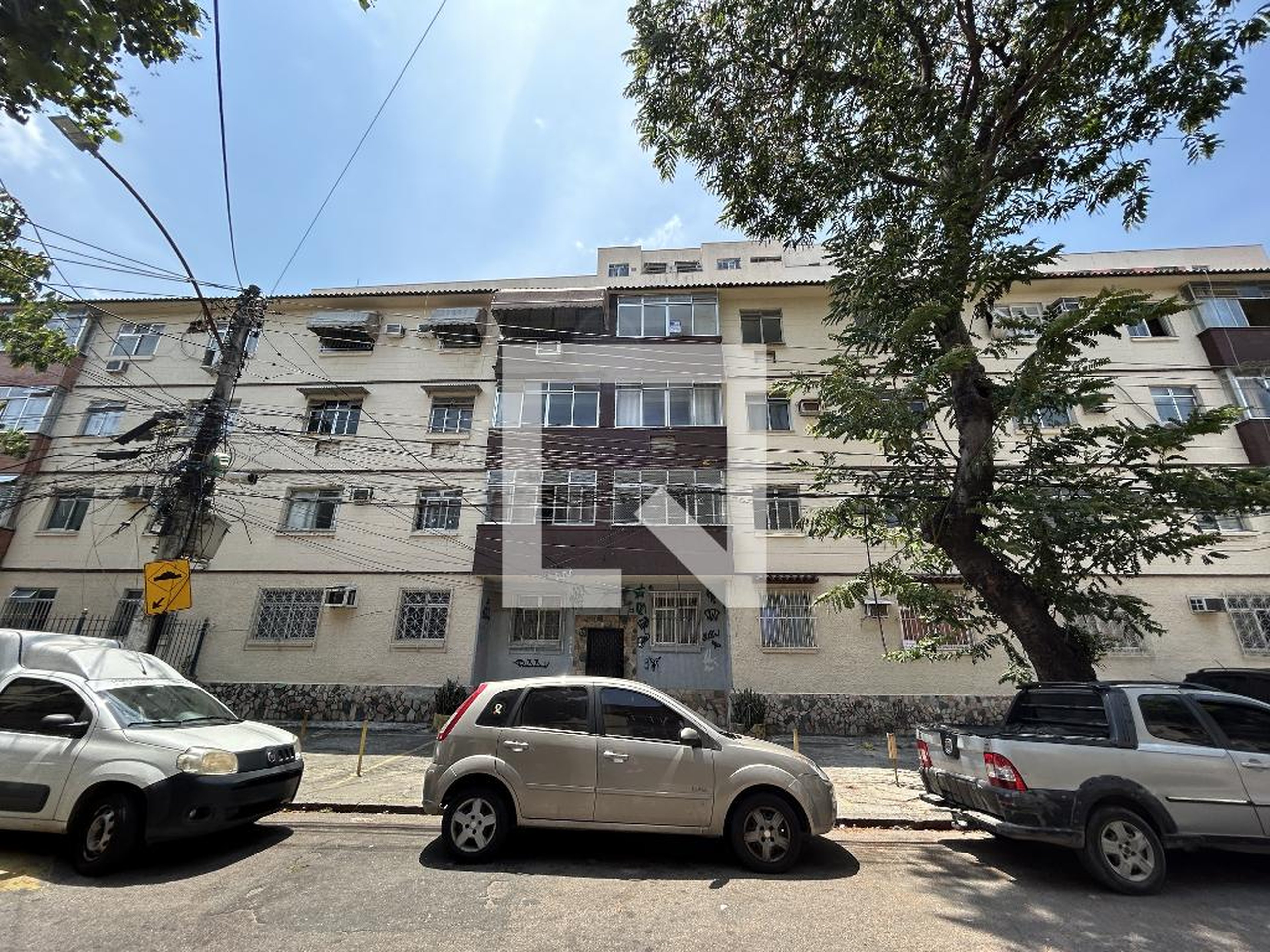 Fachada Condomínio em Rua Henrique de Vasconcelos, 25