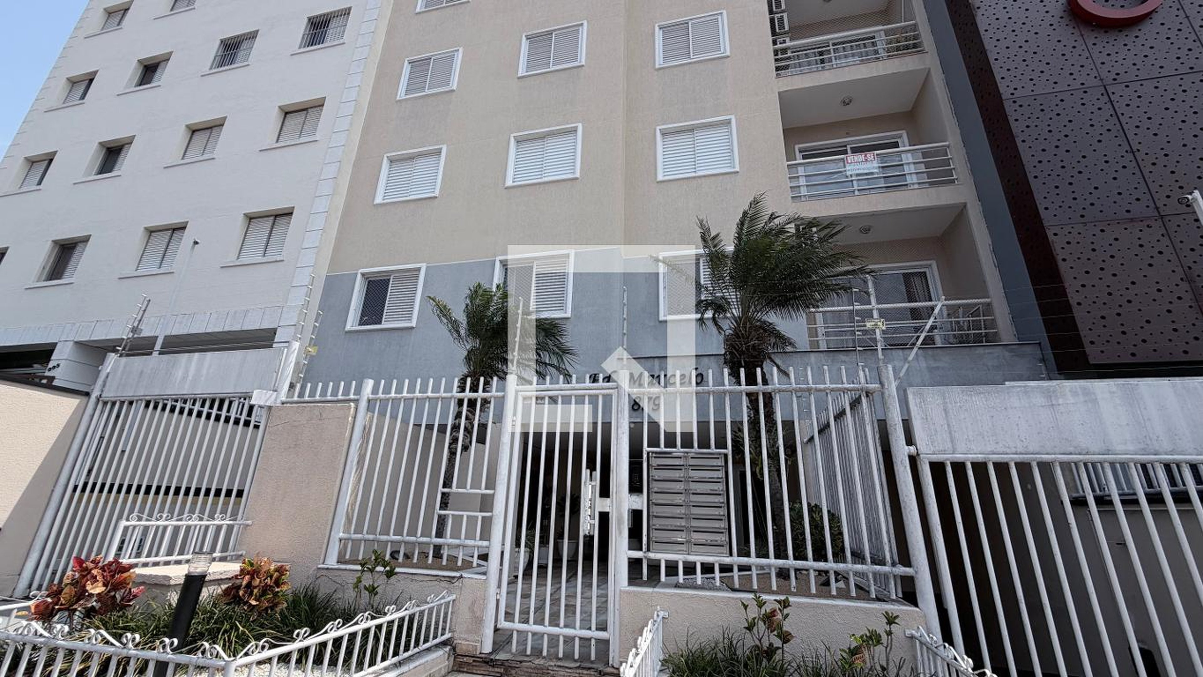 Fachada Condomínio em Avenida Doutor Arlindo Joaquim de Lemos, 879