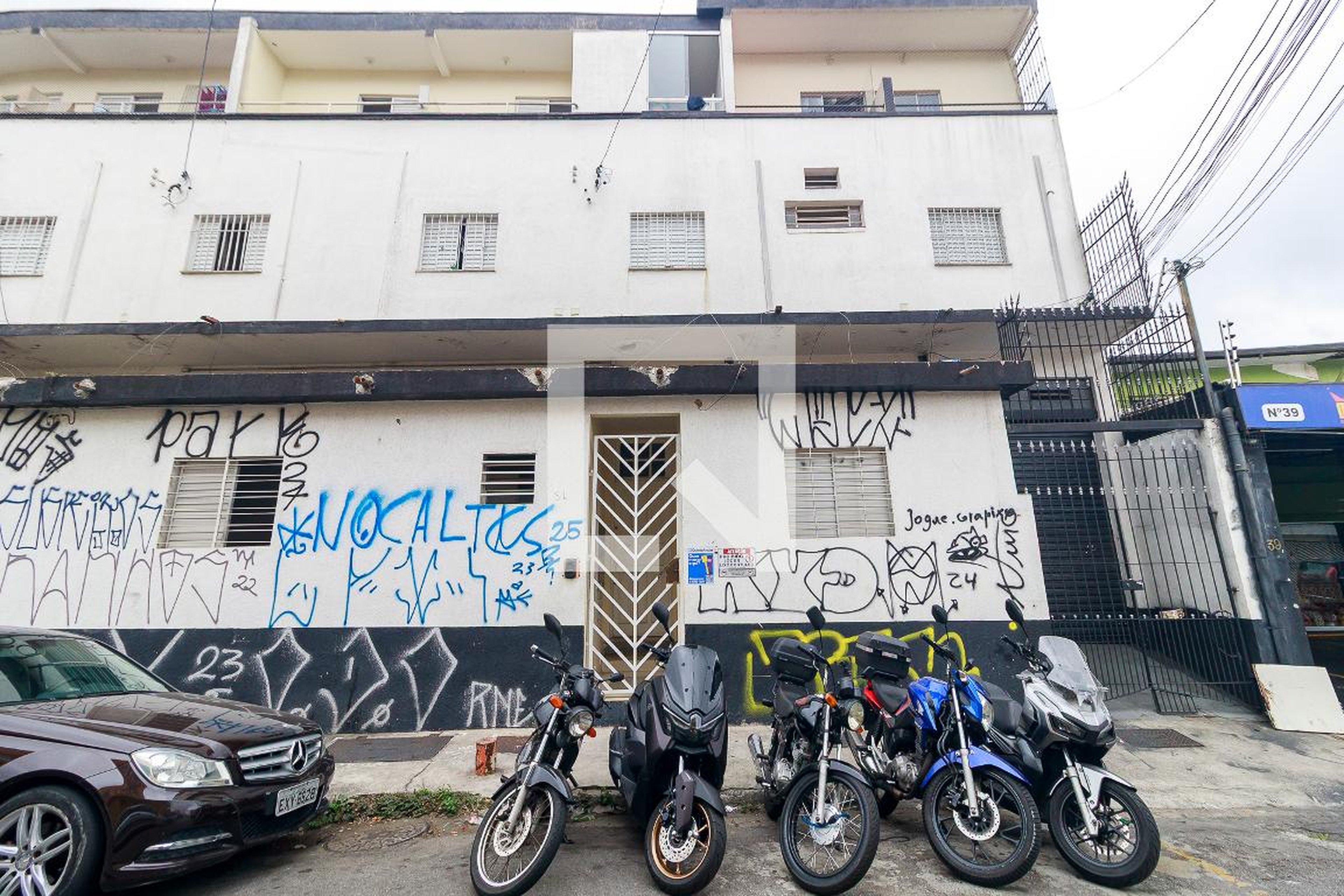 Fachada Condomínio em Rua José Guilger Sobrinho, 33