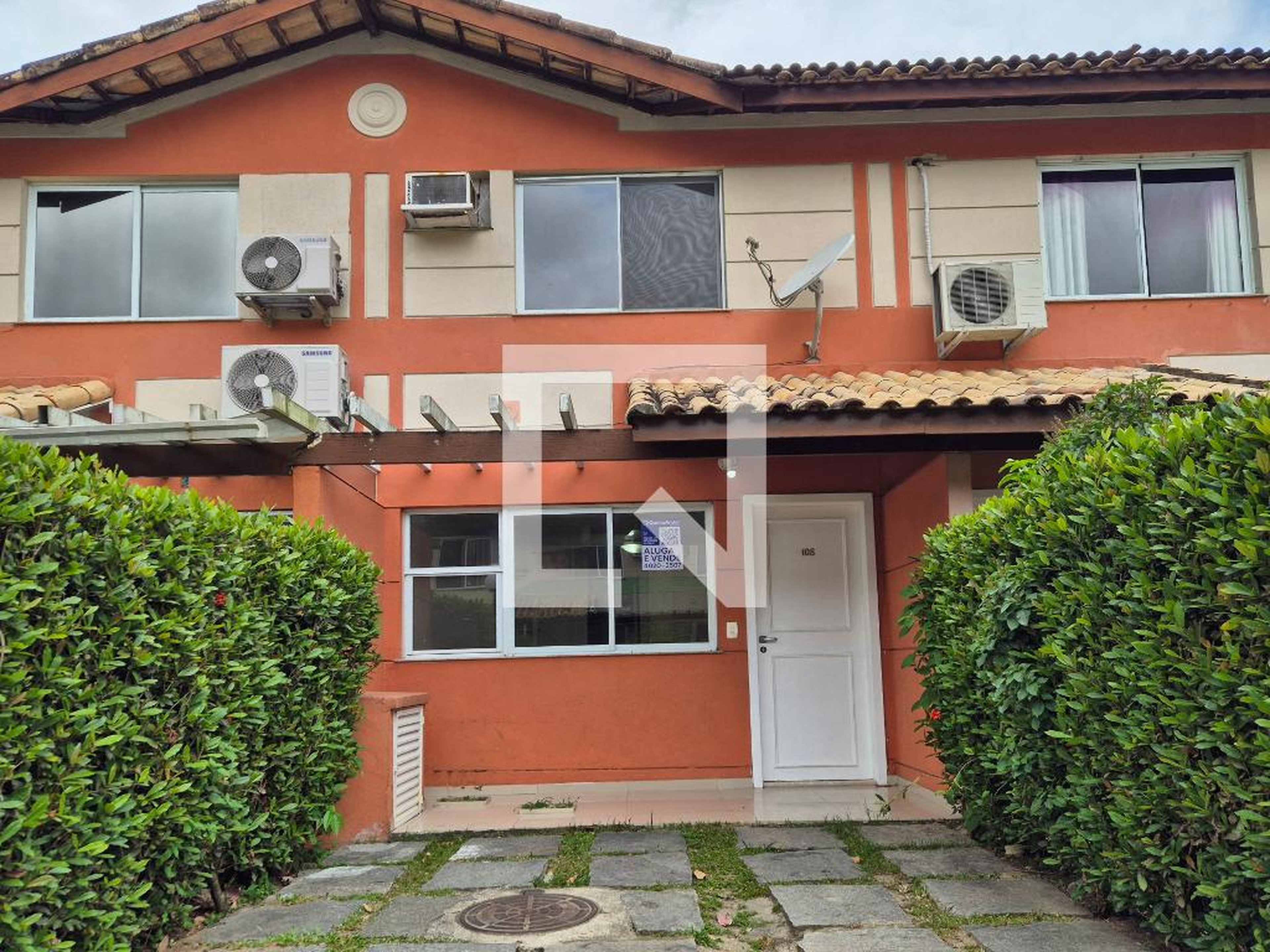 Fachada Condomínio em Estrada do Rio Morto, 95