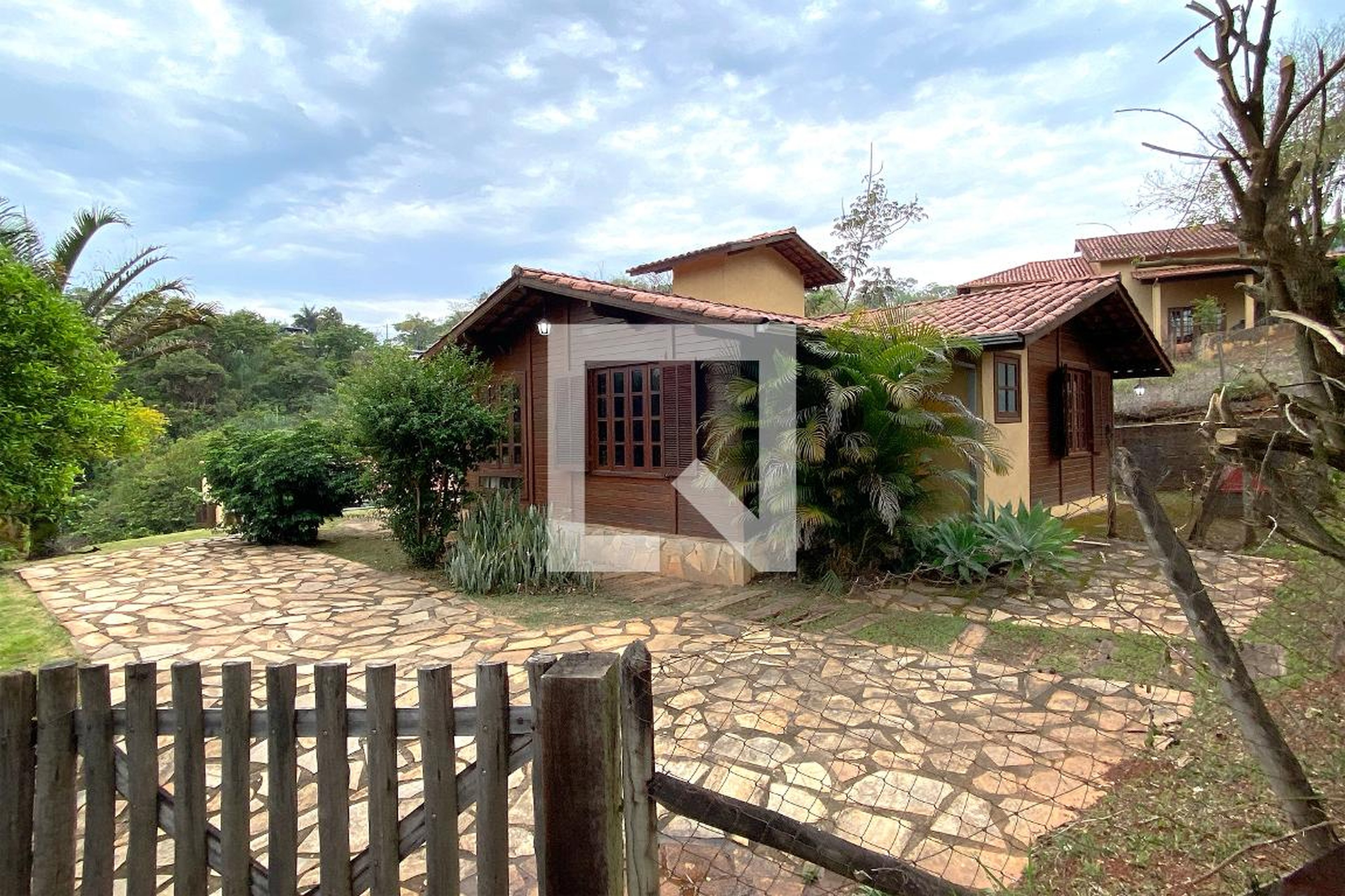 Fachada Condomínio em Rua Vereda do Amanhecer, 15