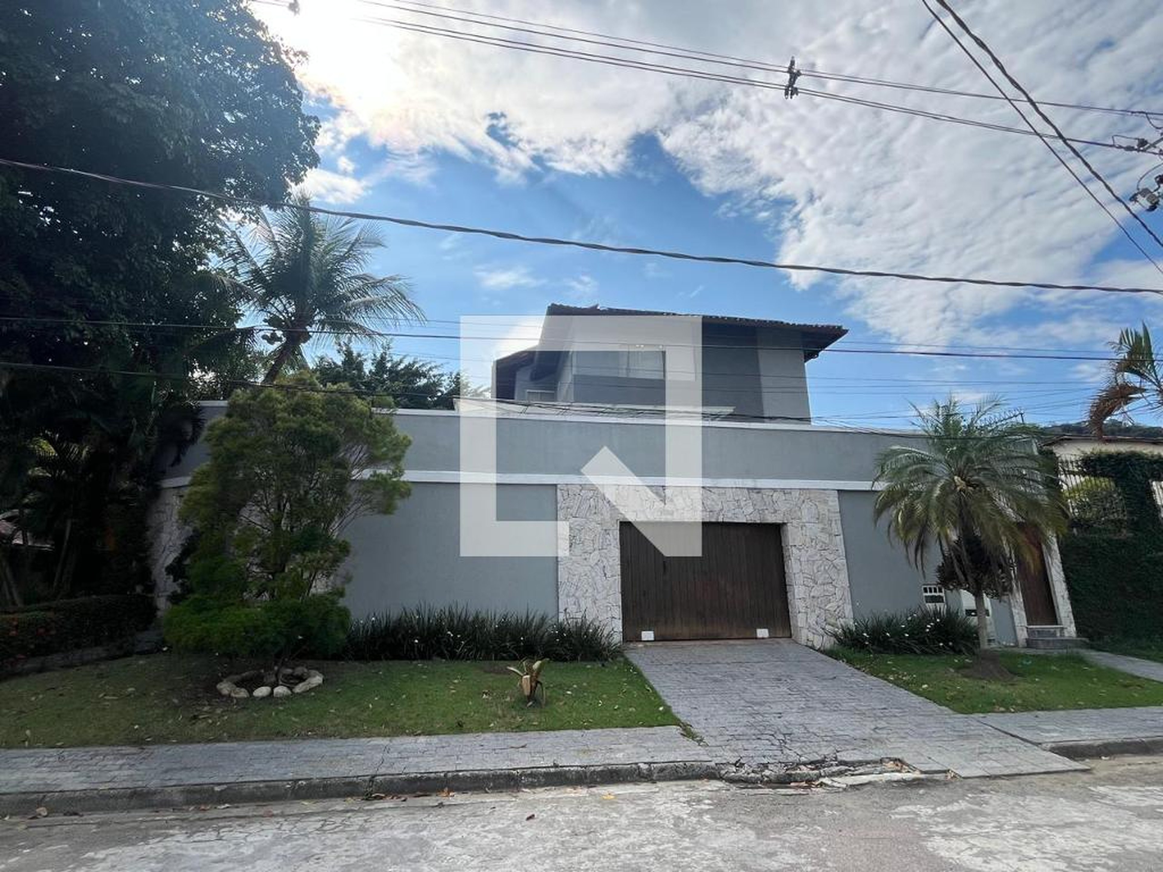 Fachada Condomínio em Rua Pau Marfim, 195