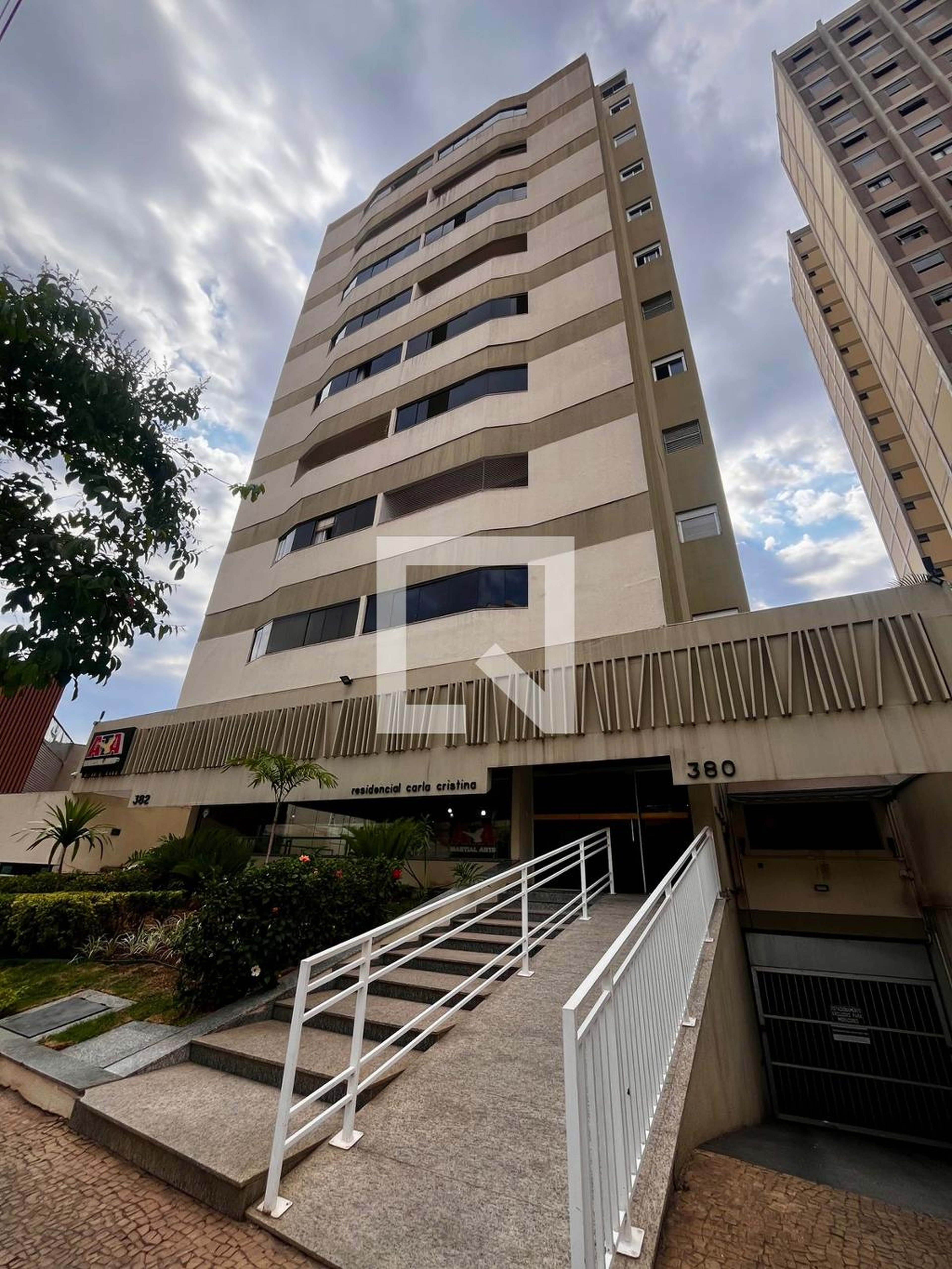 Fachada Condomínio em Rua Coronel Quirino, 380