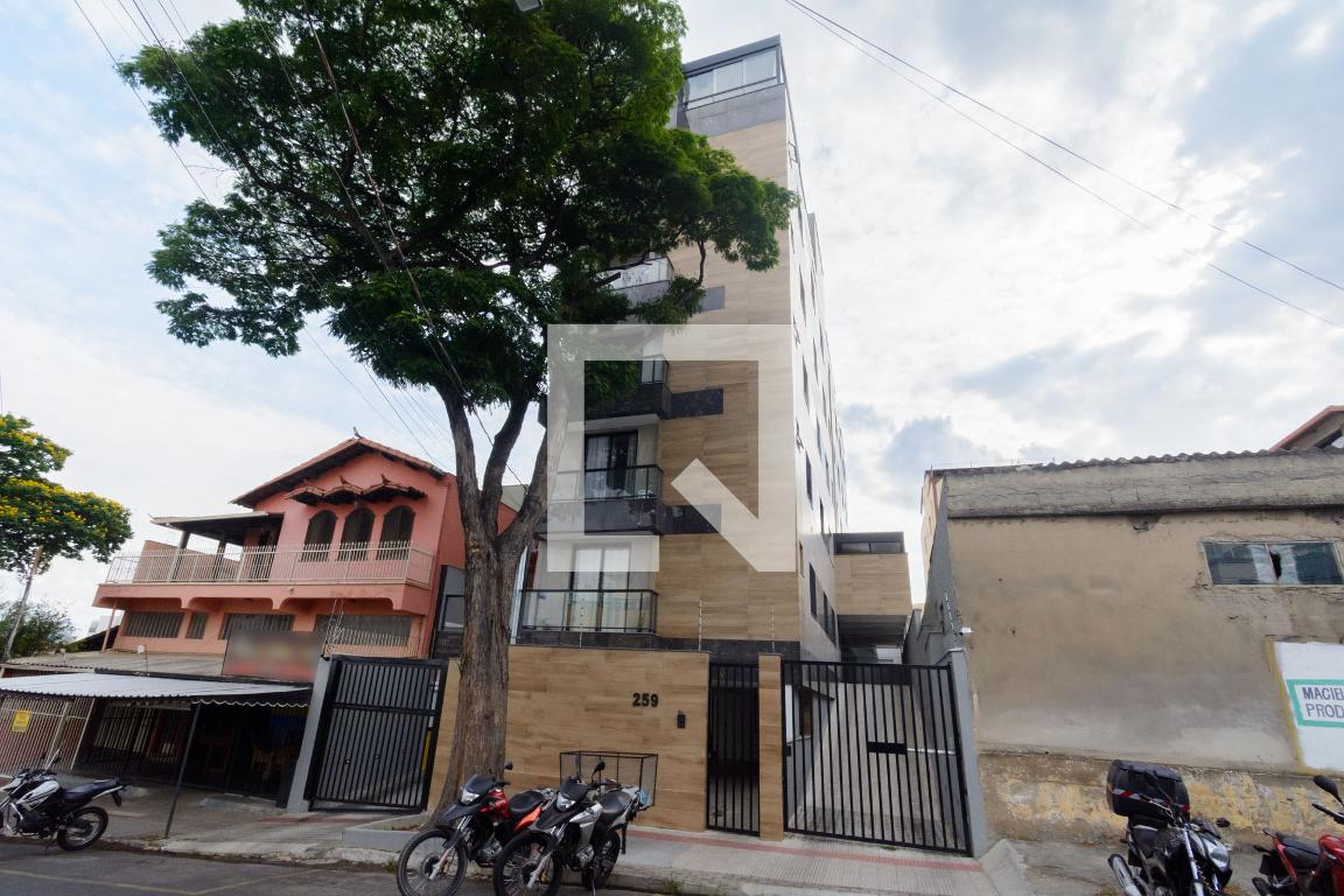 Fachada Condomínio em Rua Orozimbo Moreira, 259