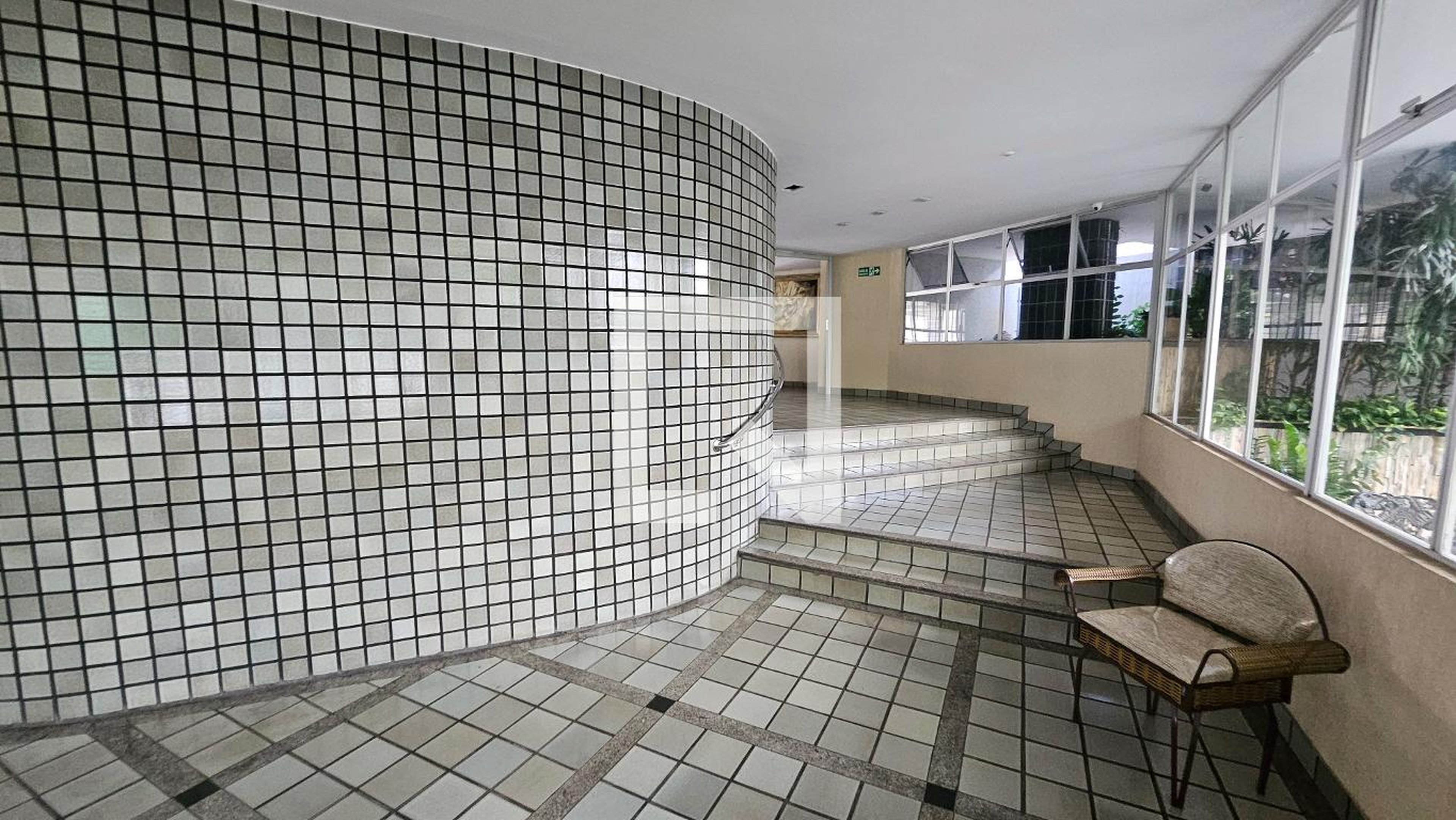 Hall de Entrada Condomínio em Rua T-48, 686-772