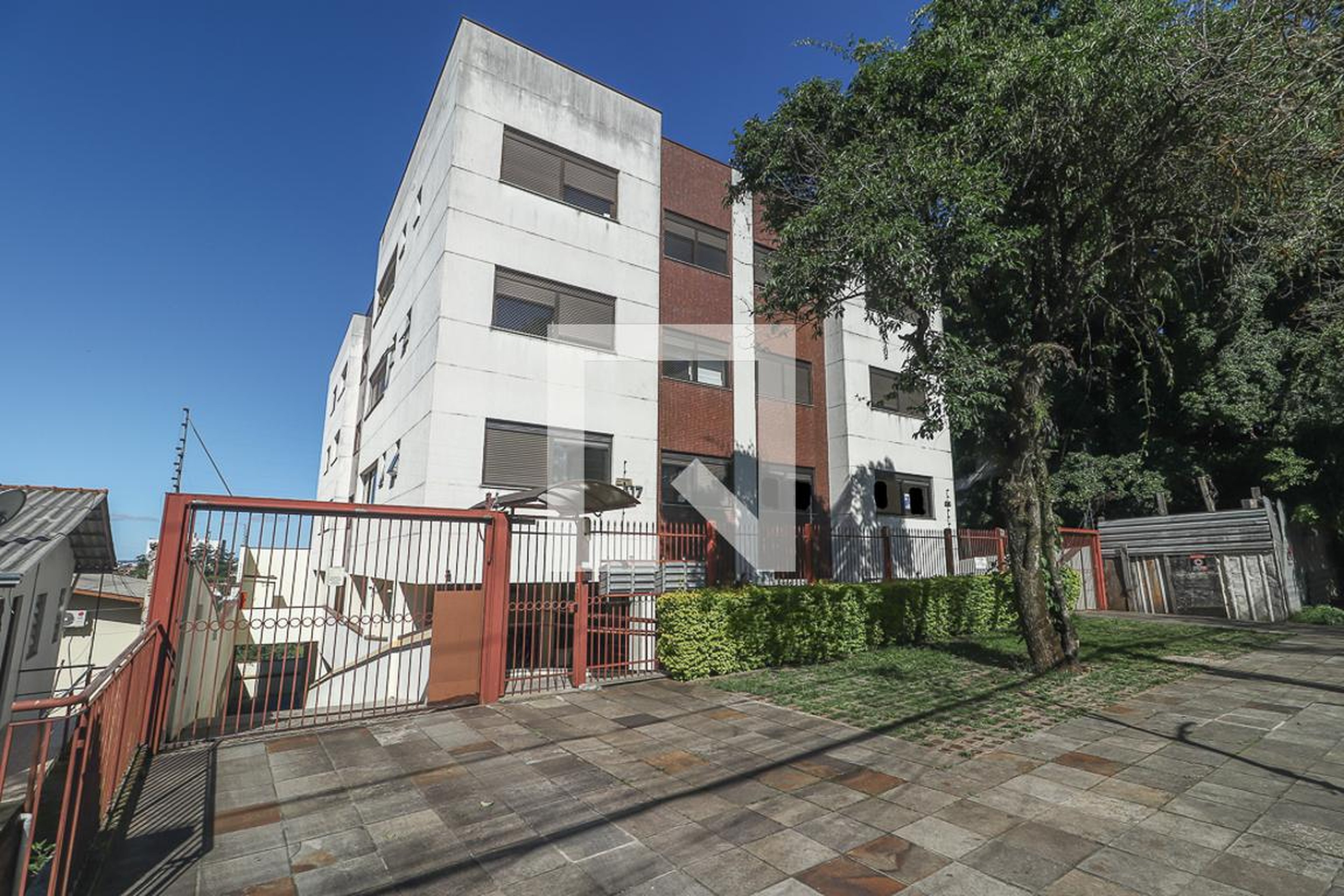 Fachada Condomínio em Rua Ouro Preto, 417