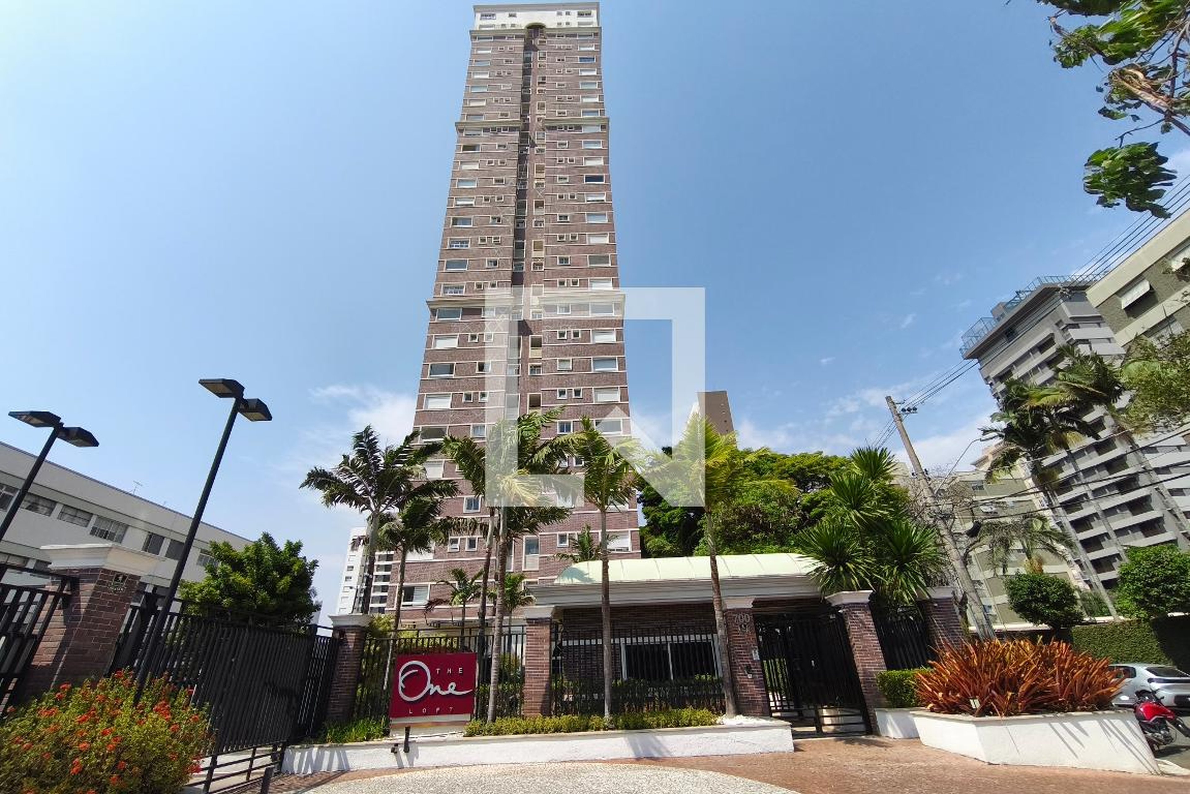 Fachada do Condomínio Condomínio em Rua dos Alecrins, 700