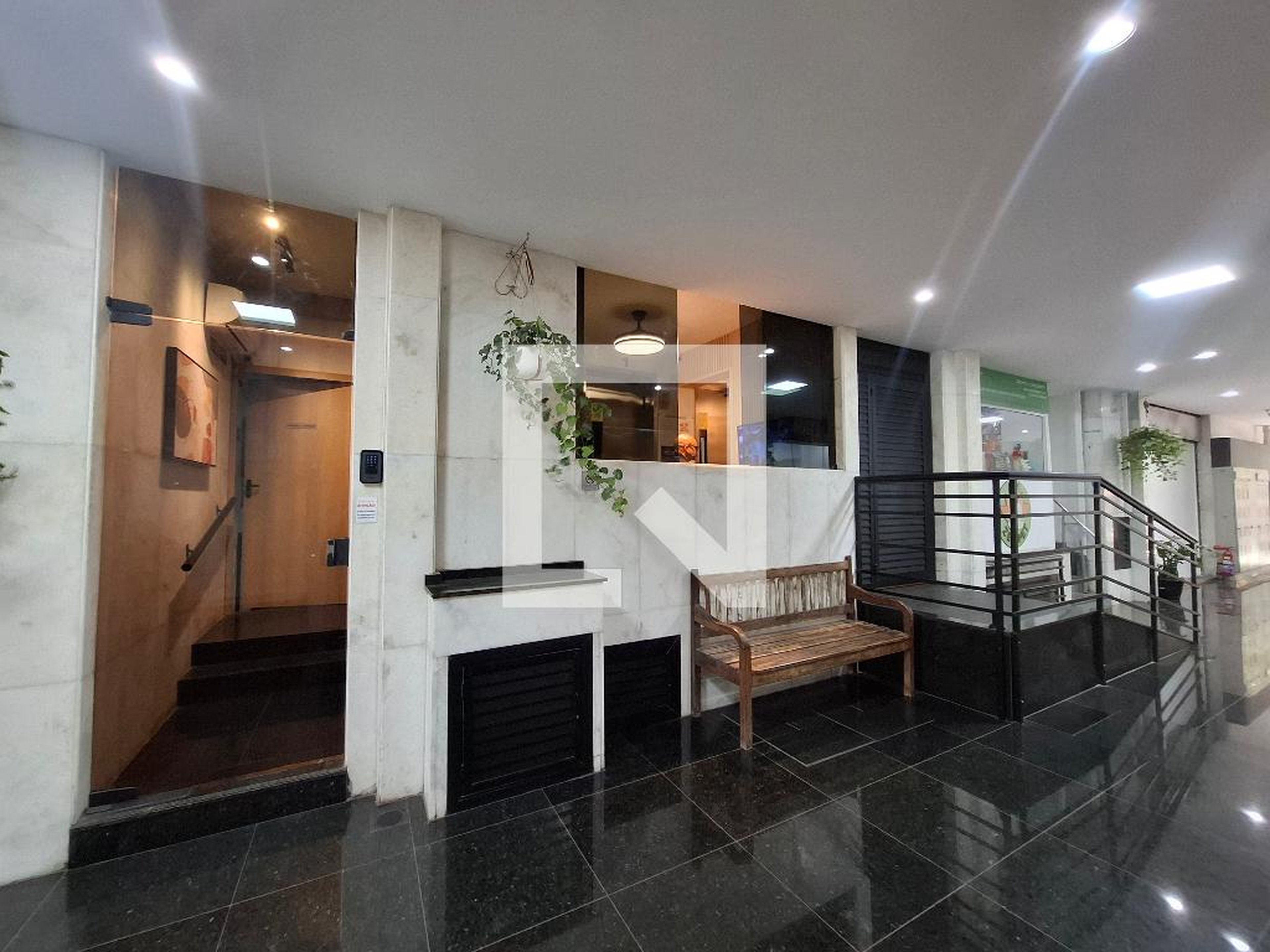 Fachada Condomínio em Rua Voluntários da Pátria, 31