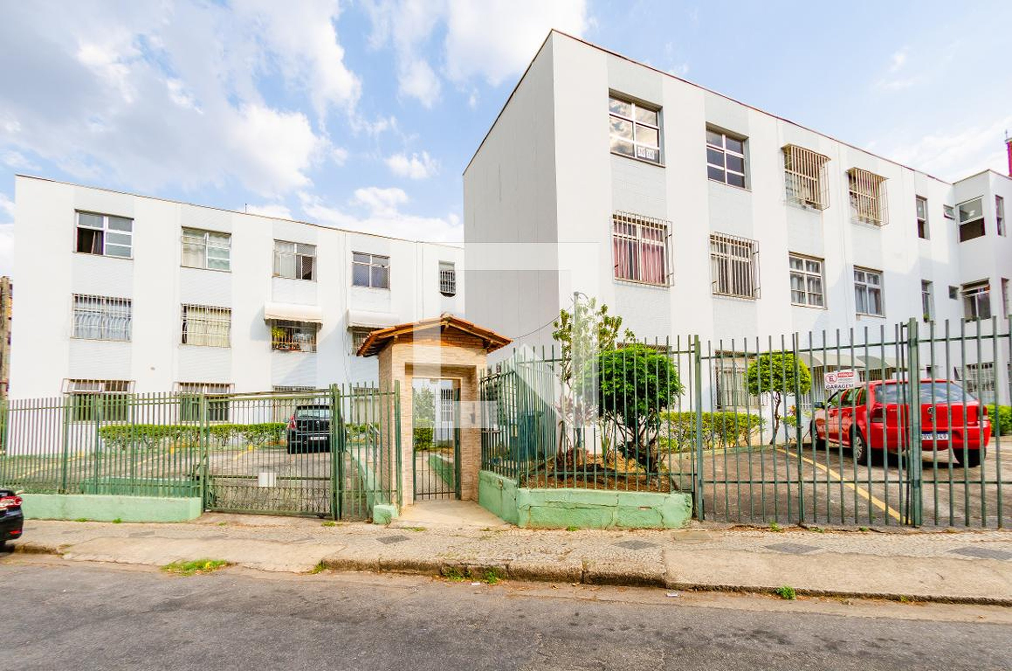 Fachada Condomínio em Rua Camarugi, 35