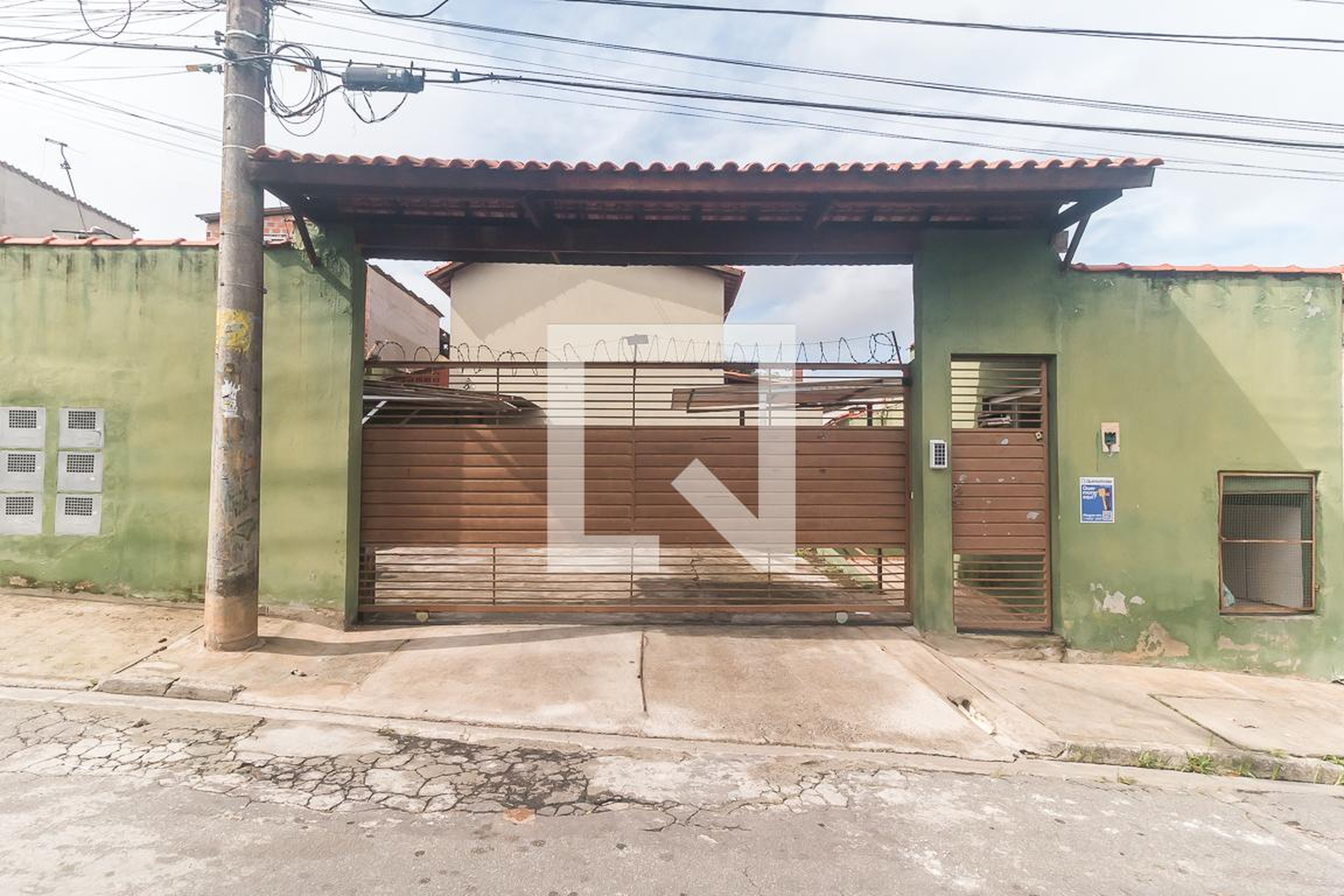 Fachada Condomínio em Rua Waldir Carrião Soares, 480