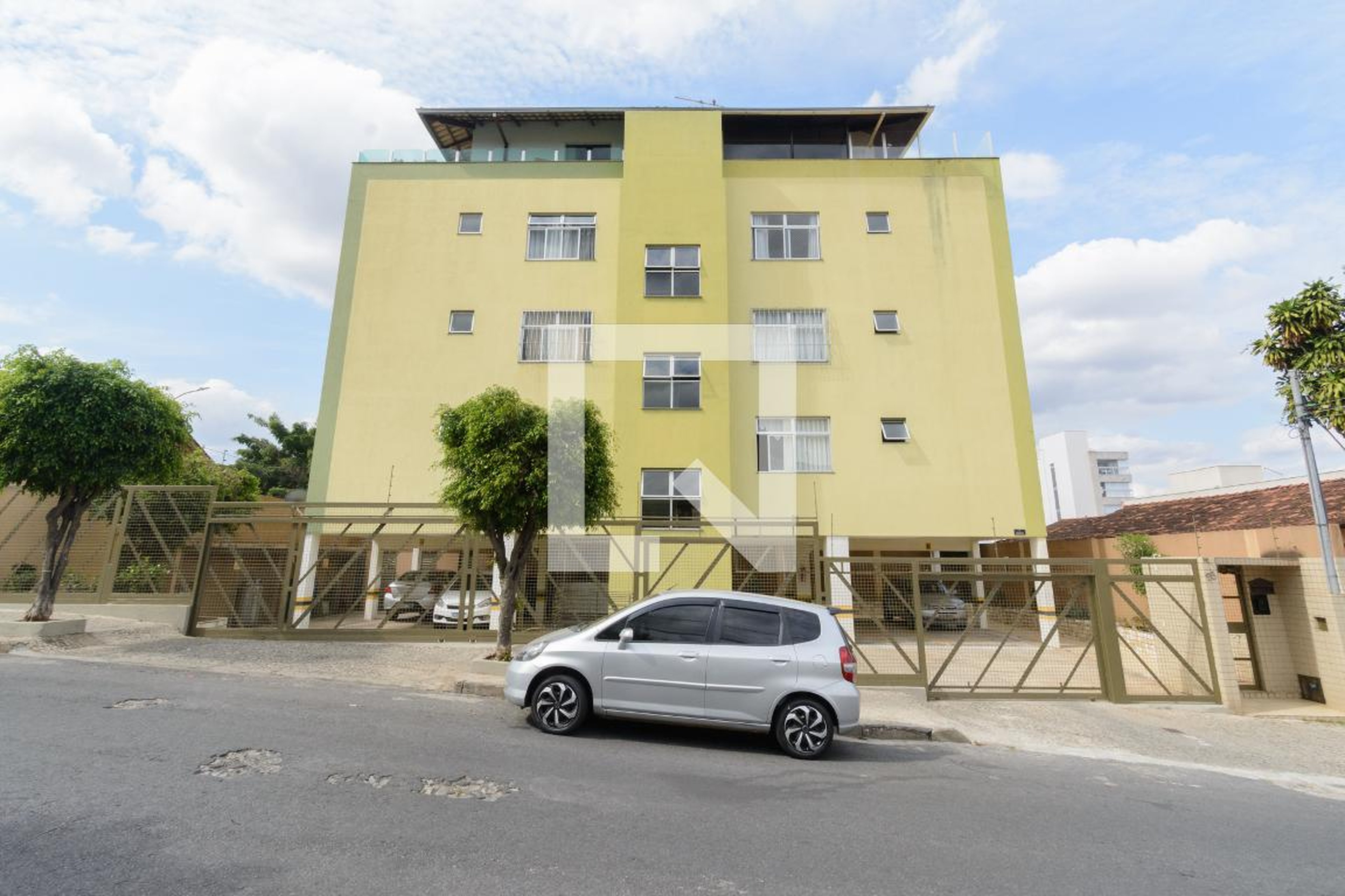 Fachada Condomínio em Rua Granada, 95