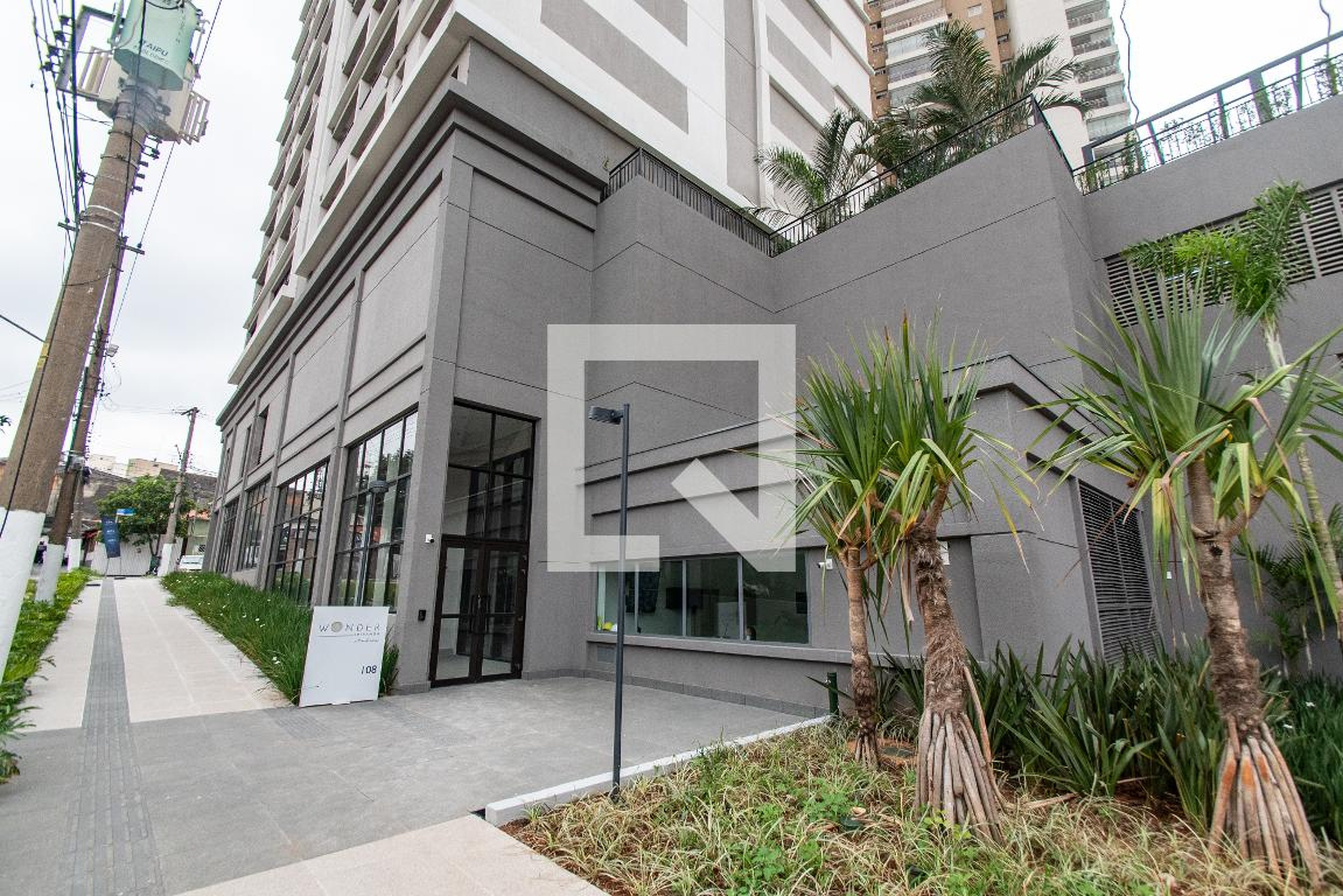 Fachada Condomínio em Rua Ettore Lantieri, 106