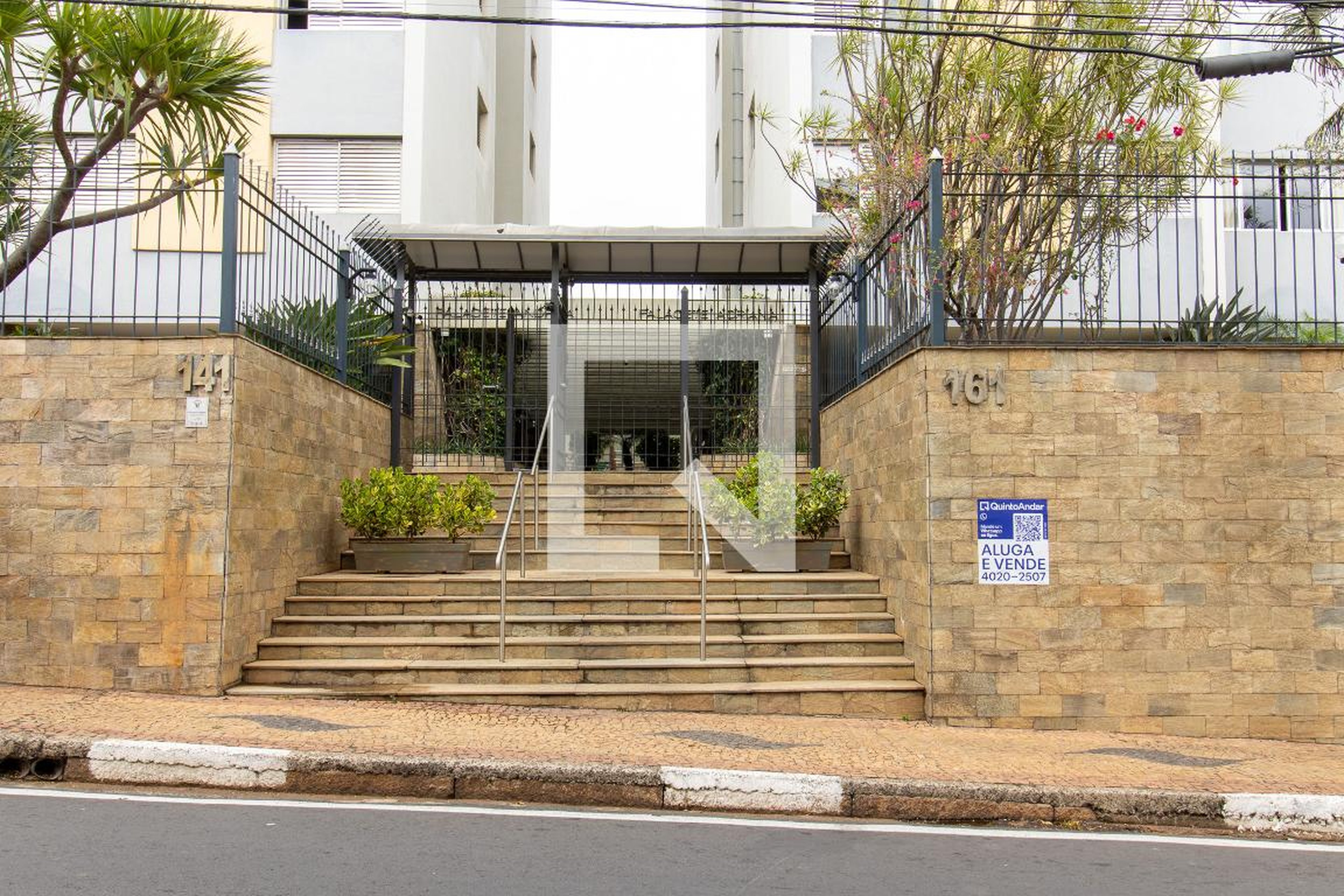 Fachada Condomínio em Rua Barão de Jaguara, 141