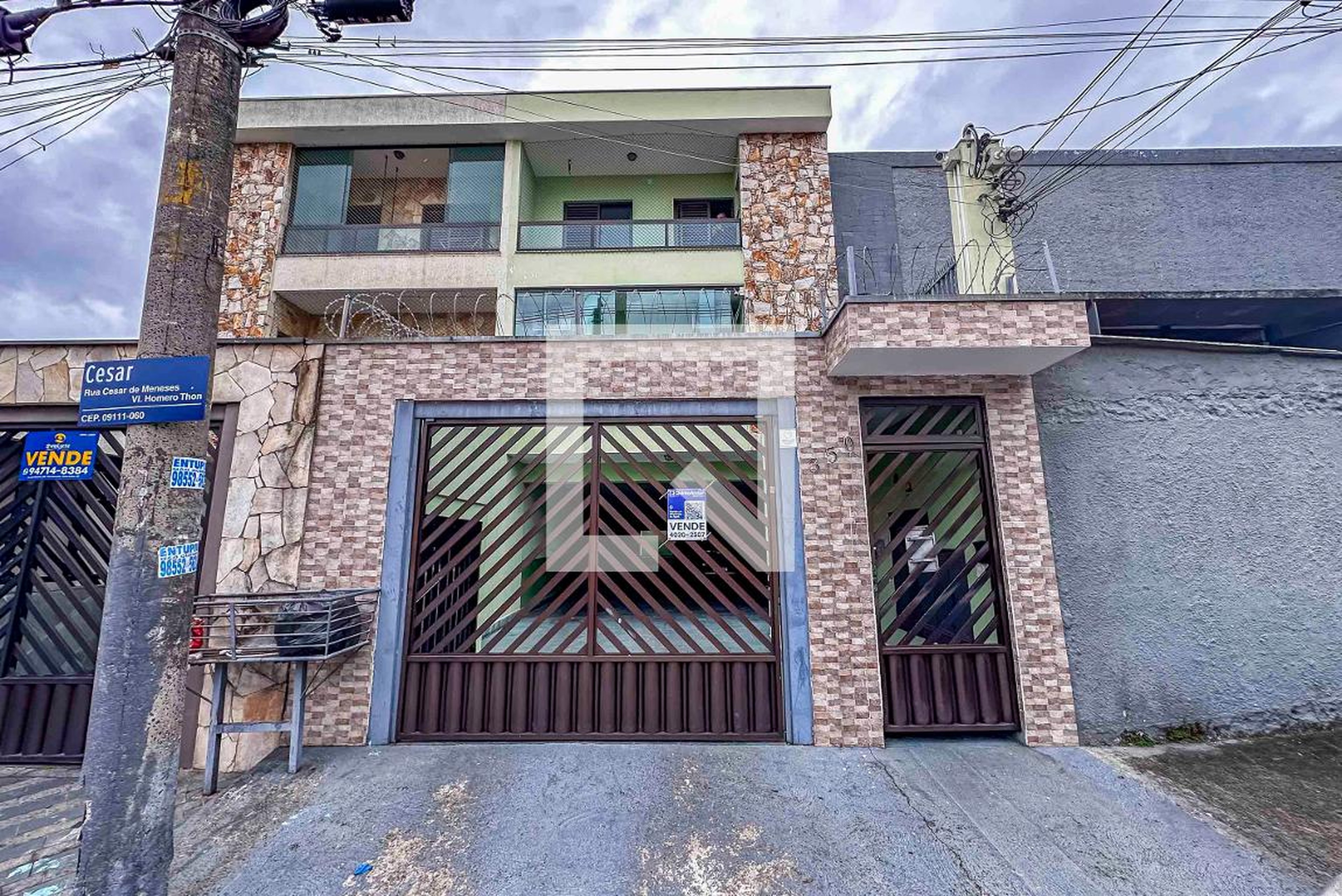 Fachada Condomínio em Rua César de Menezes, 350