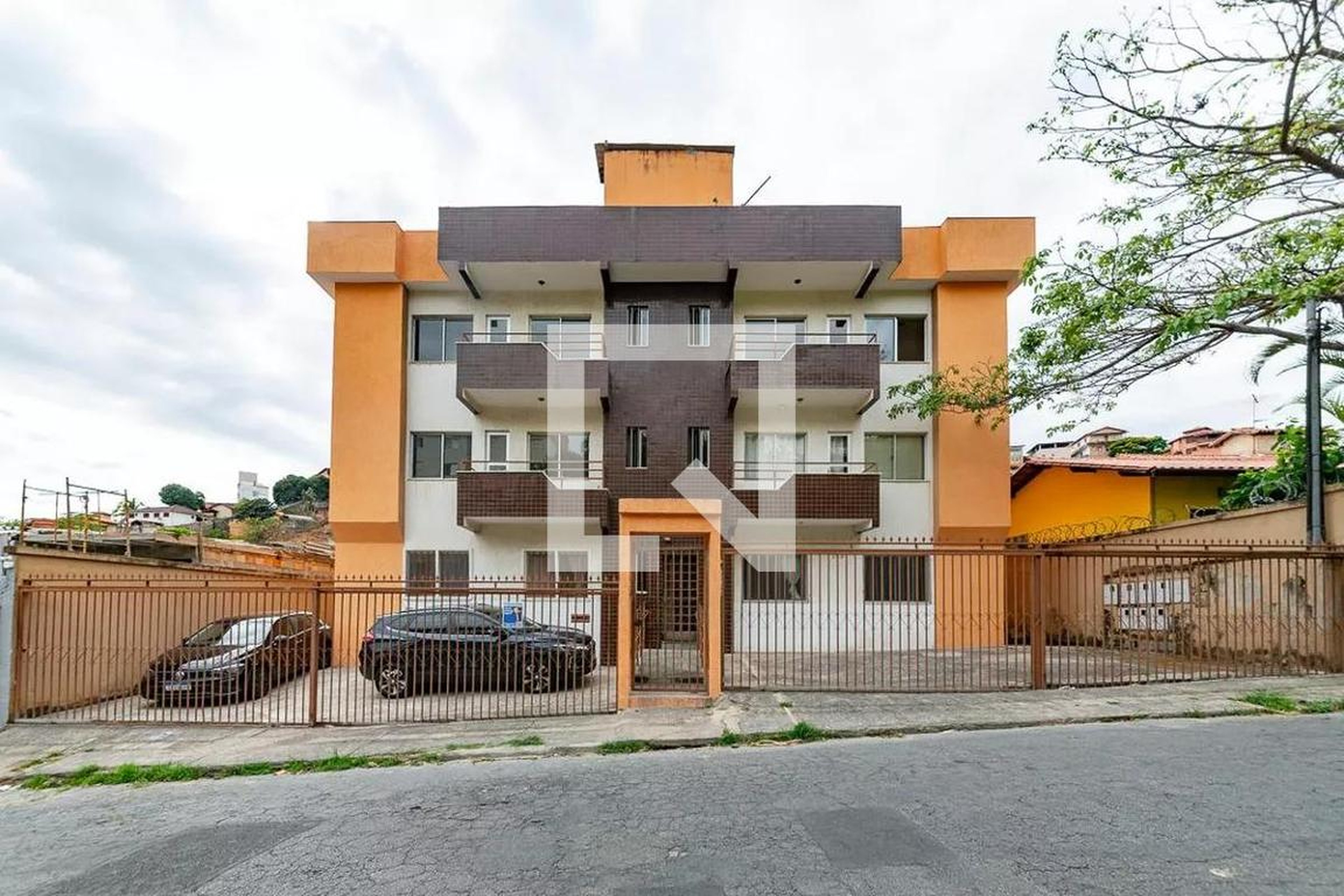 Fachada Condomínio em Rua Amaro Ribeiro Coelho, 123