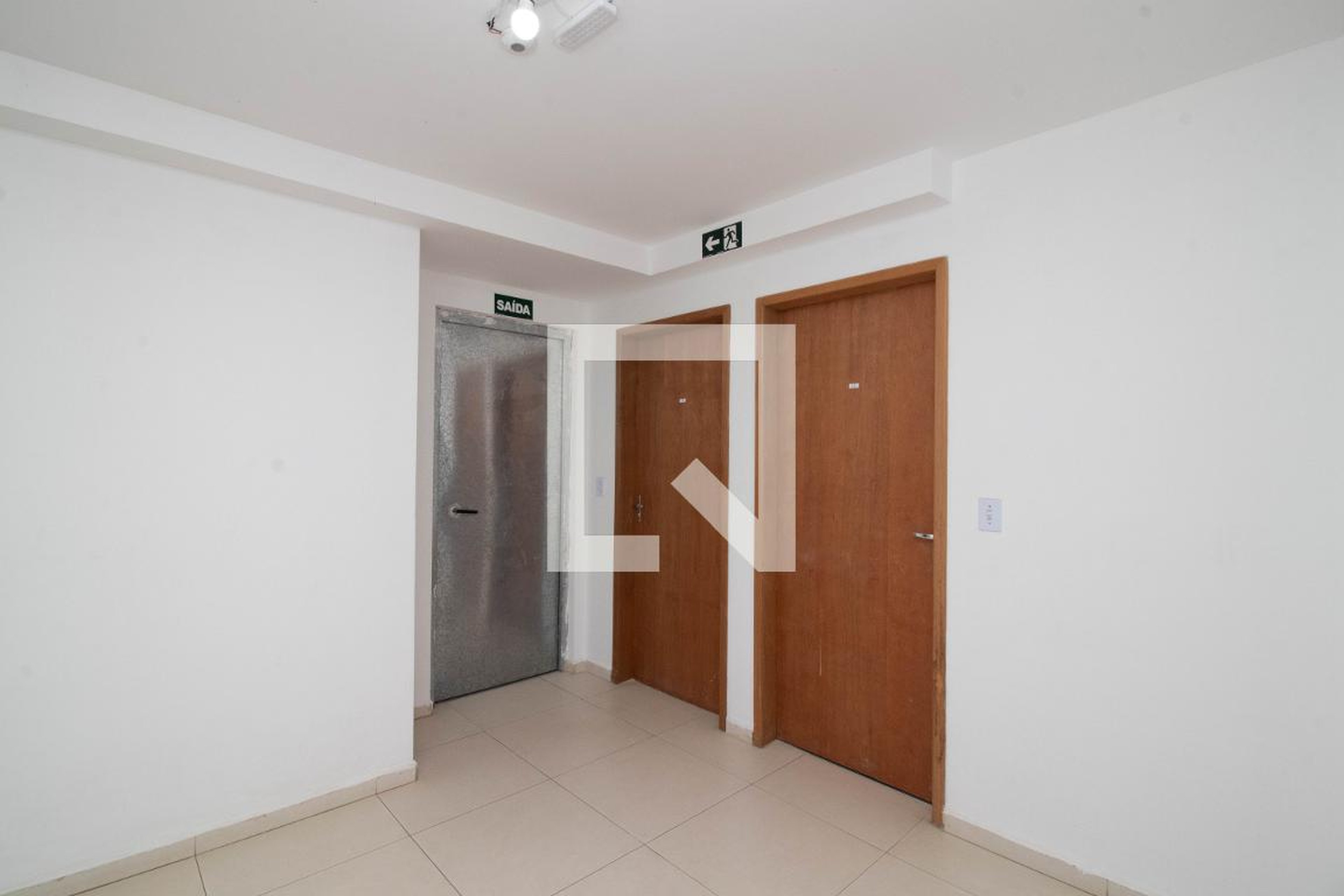 Hall de entrada Condomínio em Rua Cachoeira de Goiás, 154