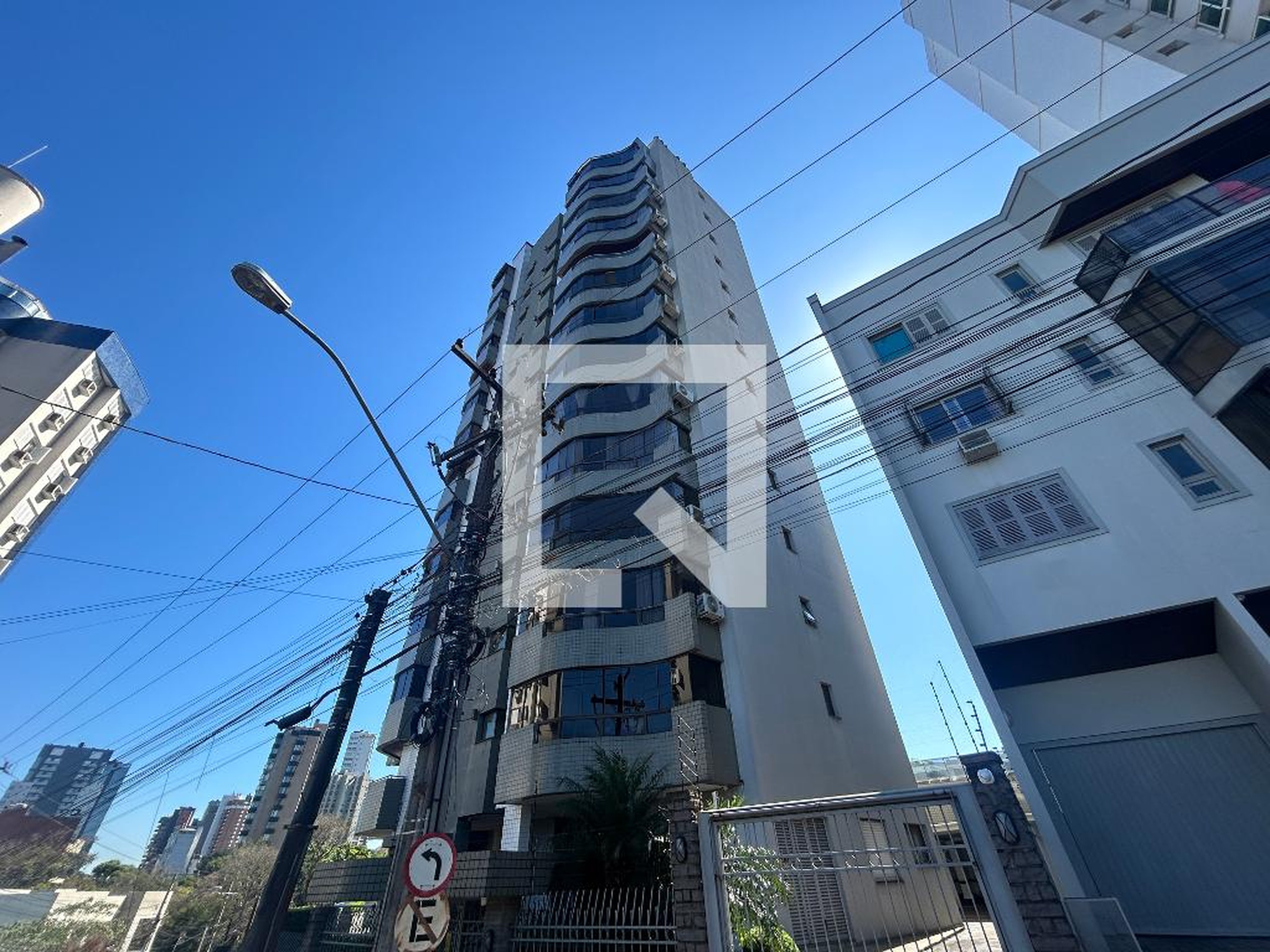 Fachada Condomínio em Rua São Francisco, 81