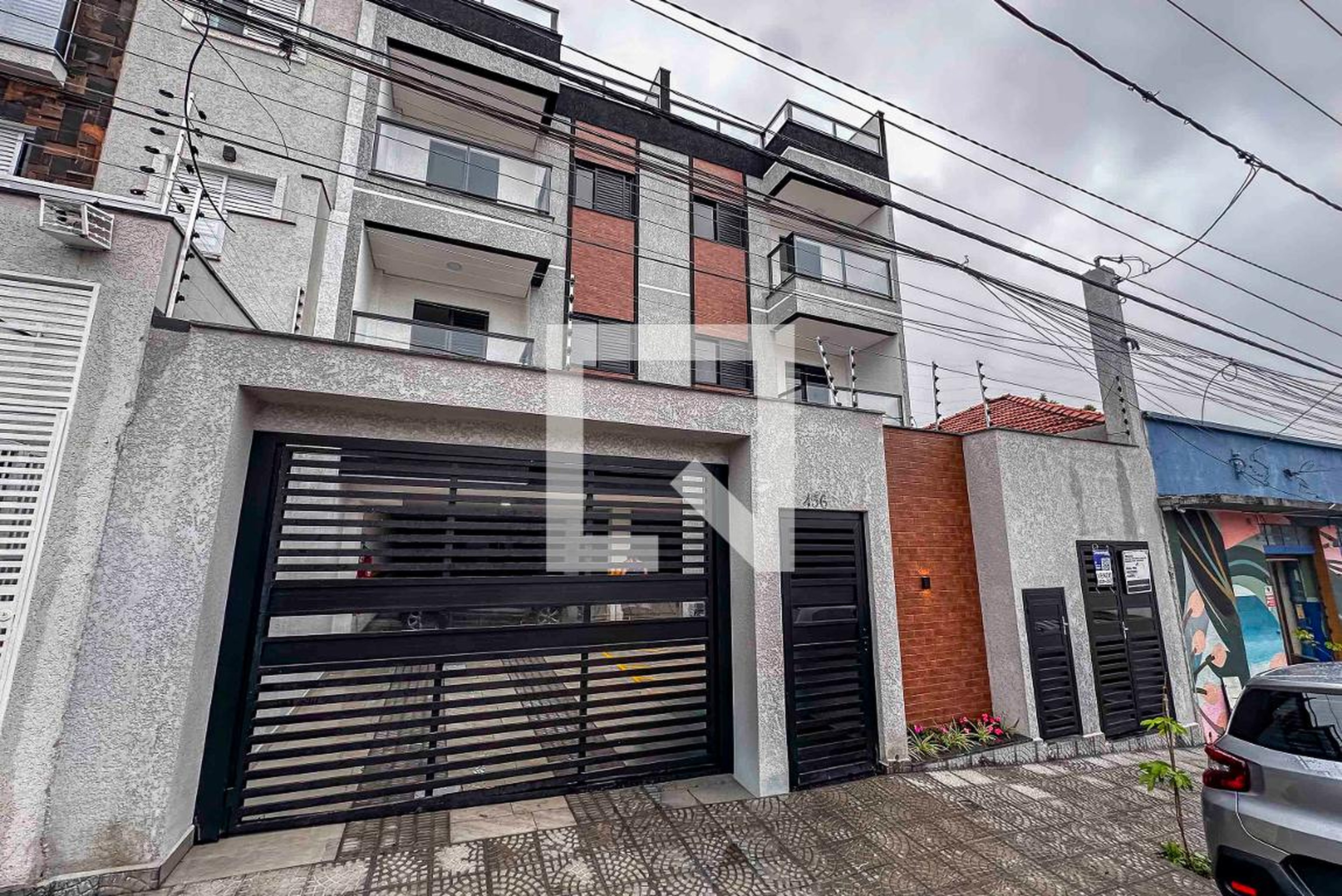 Fachada Condomínio em Rua Simão Jorge, 456