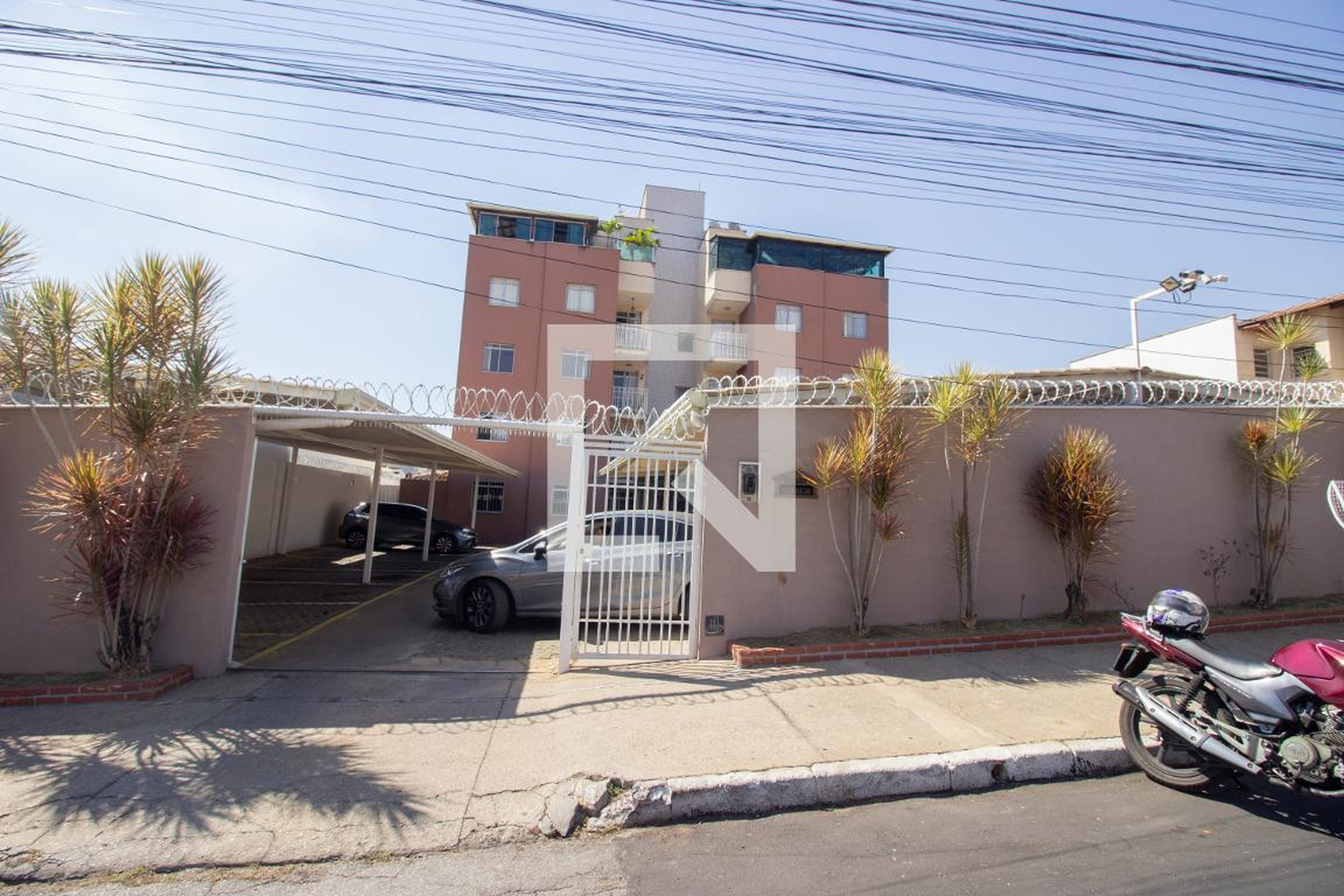 Fachada Condomínio em Rua Maria Cecília, 605