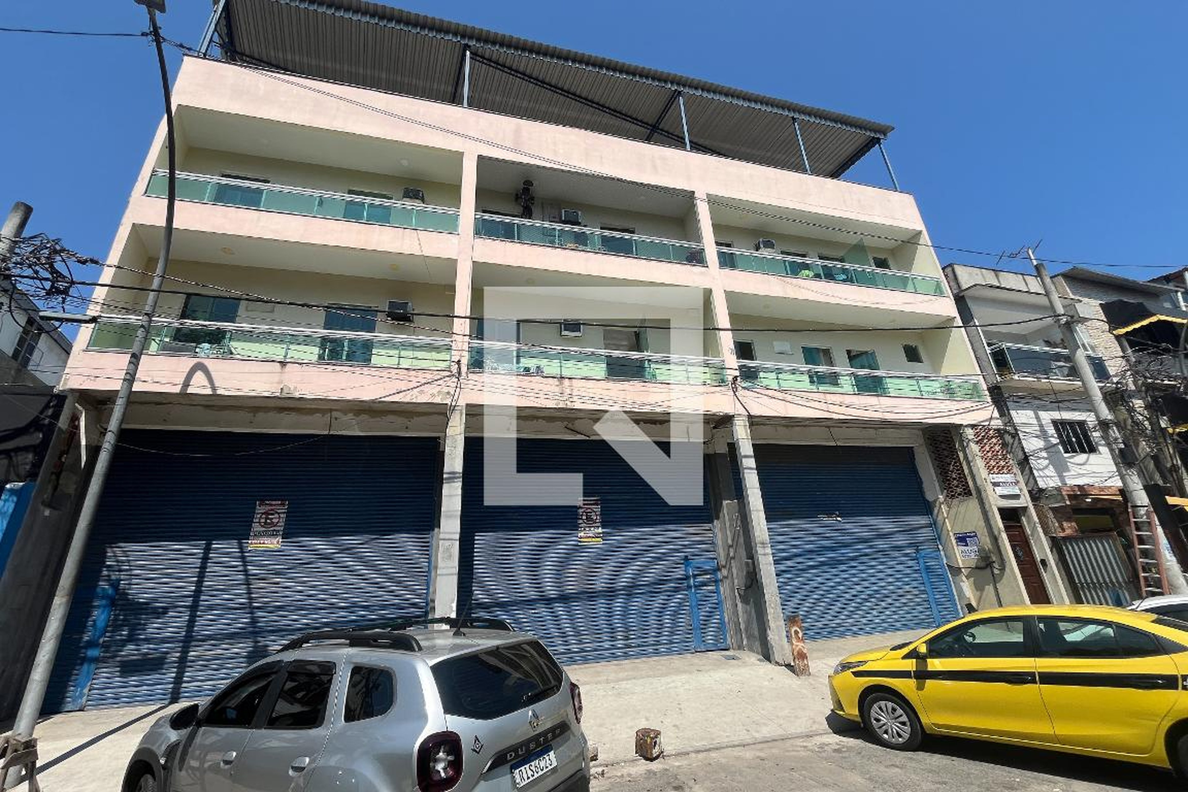 Fachada Condomínio em Estrada das Canárias, 800