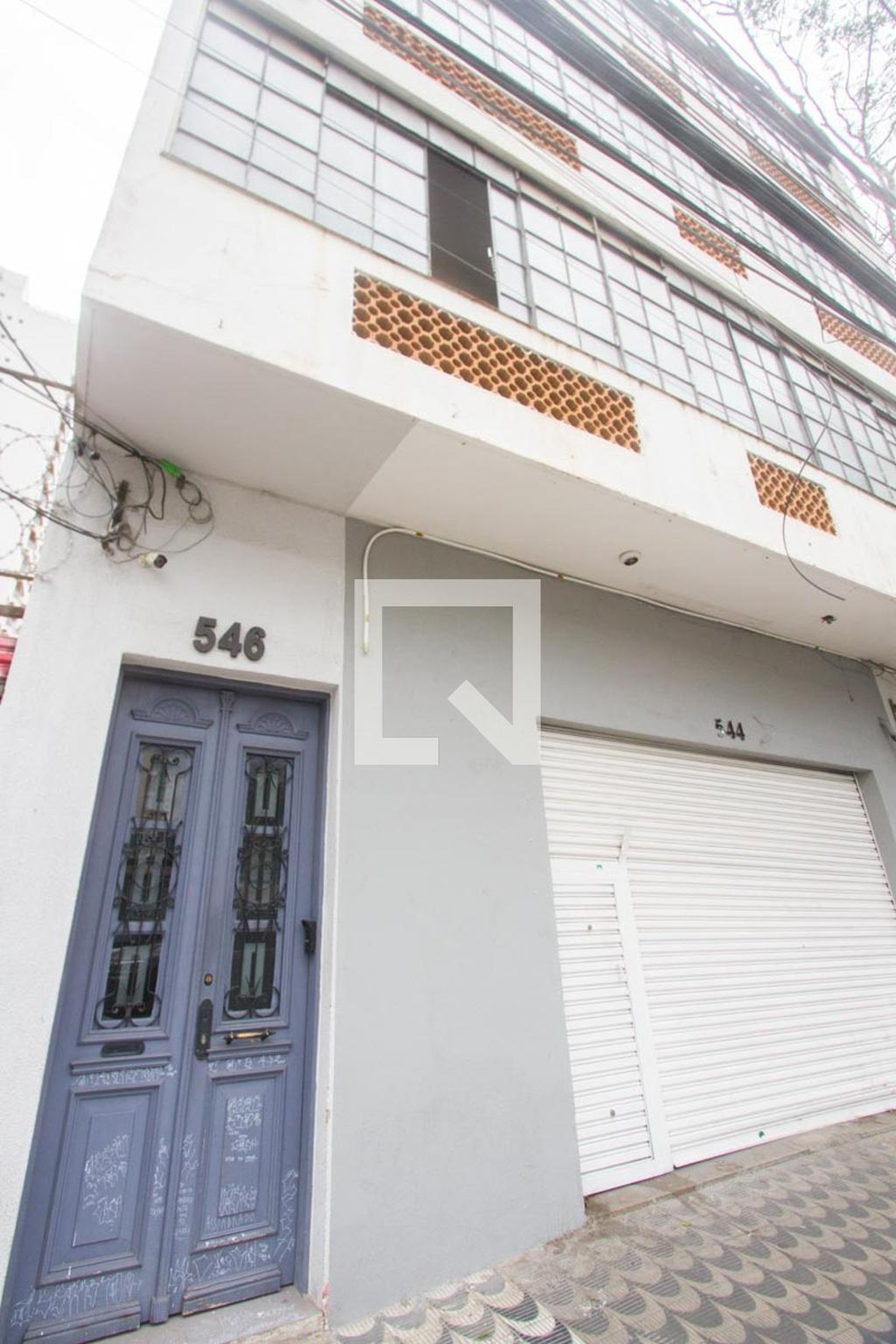 Fachada Condomínio em Rua Vieira de Morais, 546