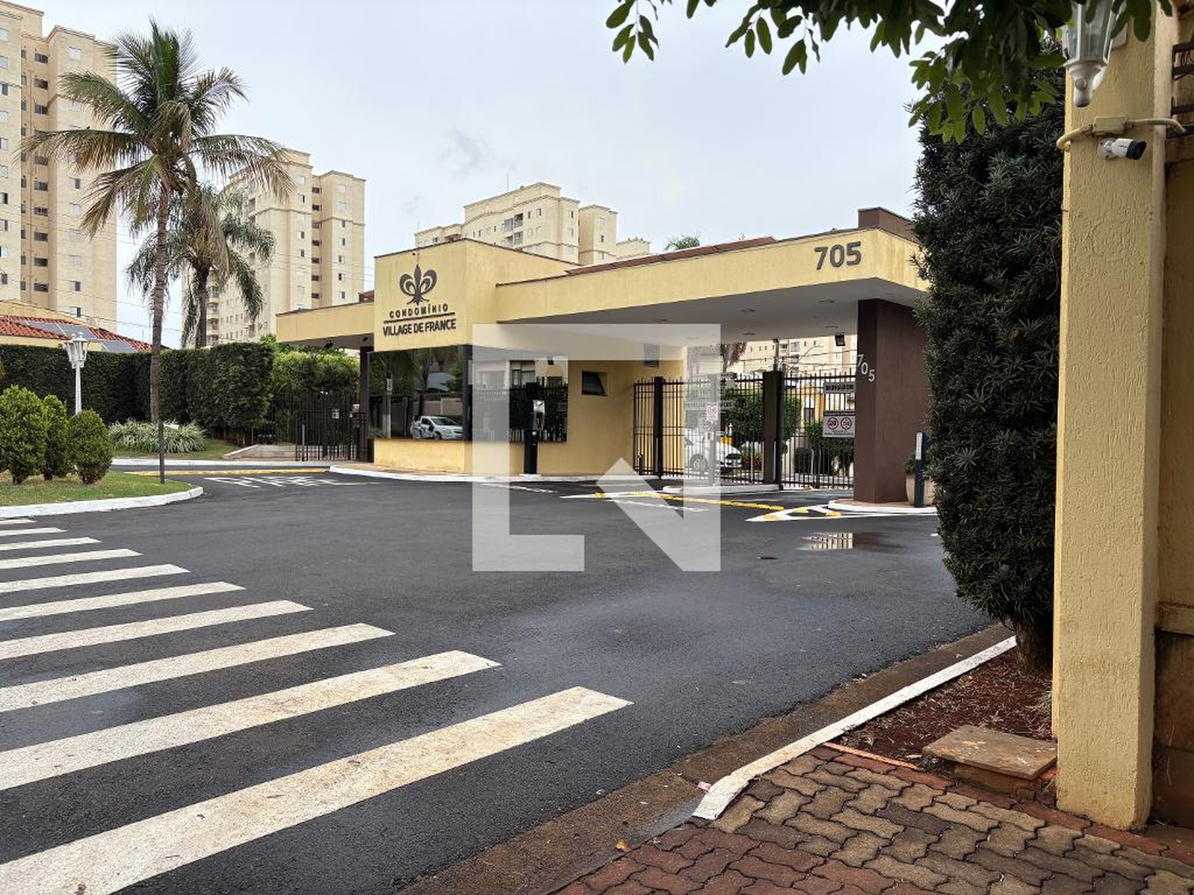 Fachada Condomínio Village de France