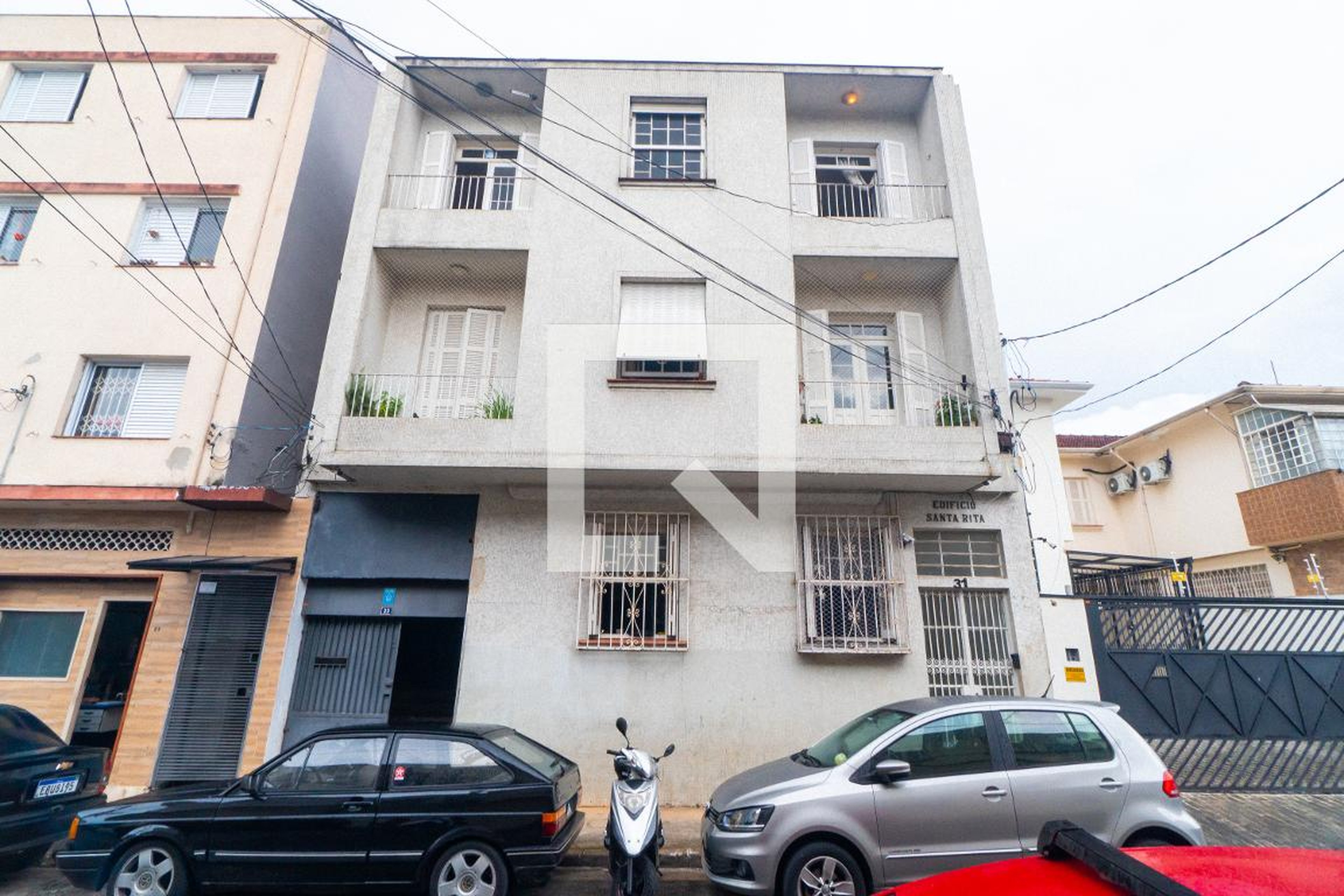 Fachada do Prédio Condomínio em Rua das Glicínias, 31