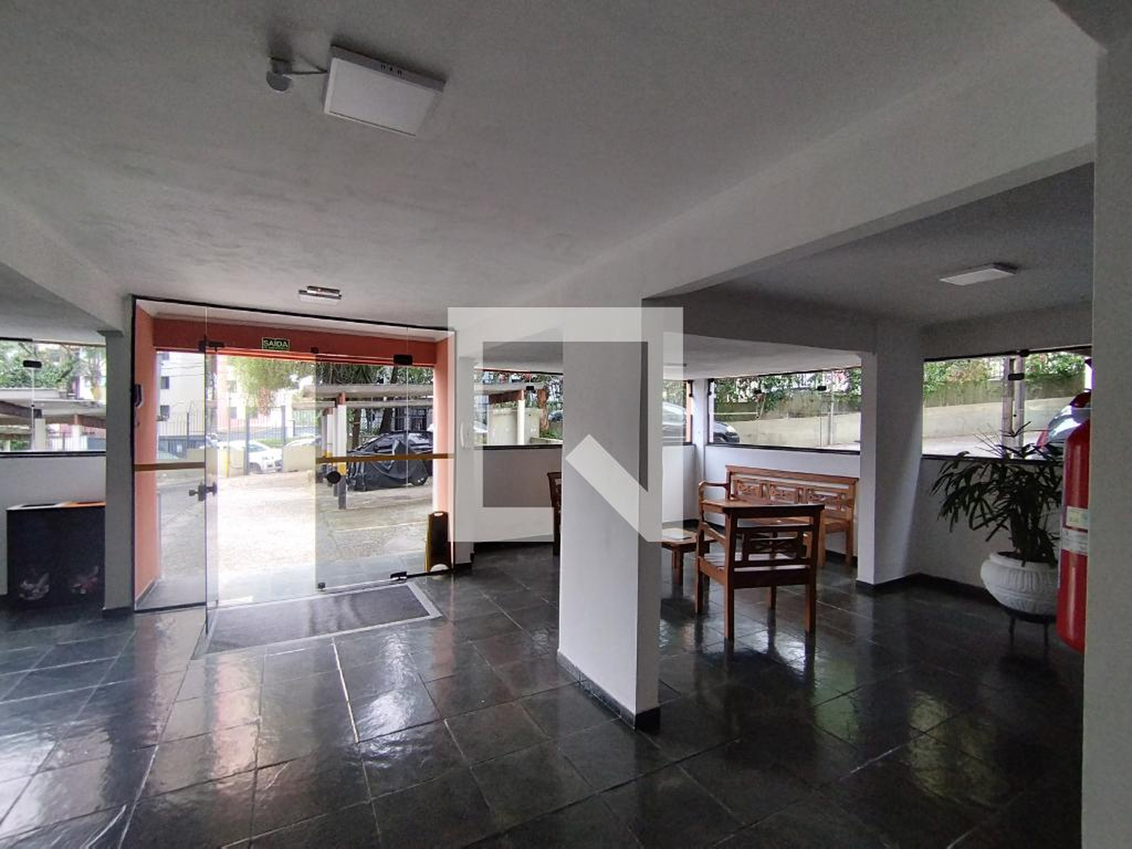 Hall de entrada Condomínio em Rua Augusto Blasi, 135