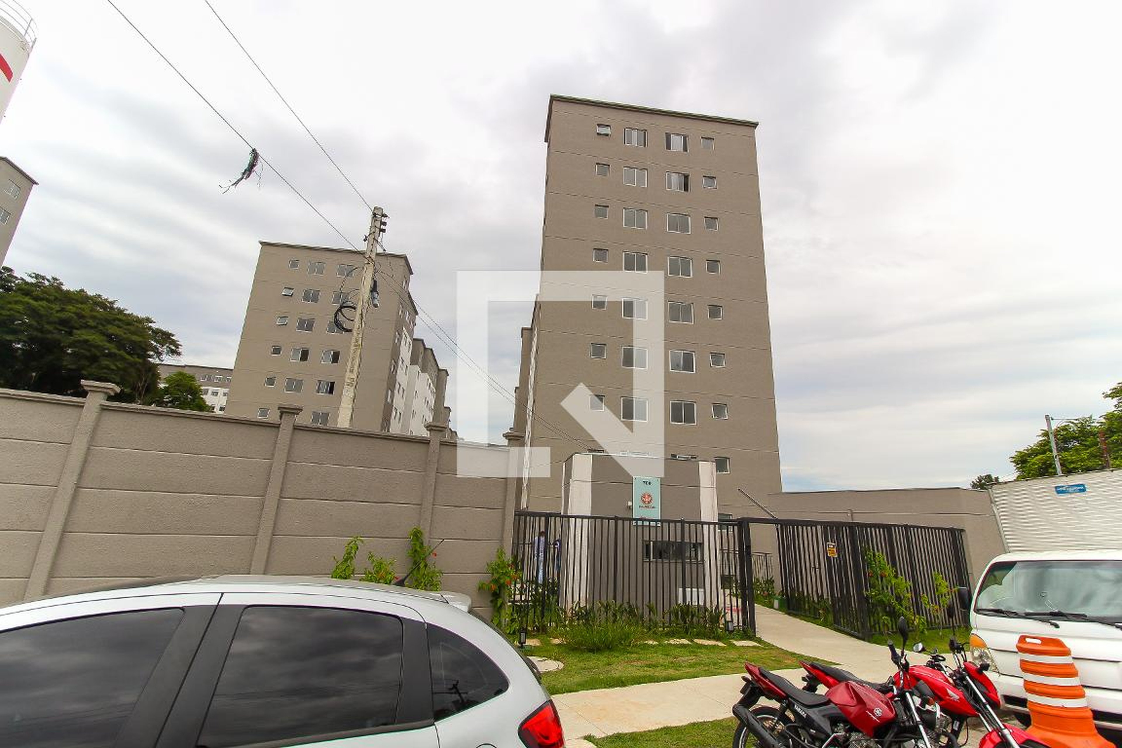 Fachada do Prédio Condomínio em Estrada do Pêssego, 700