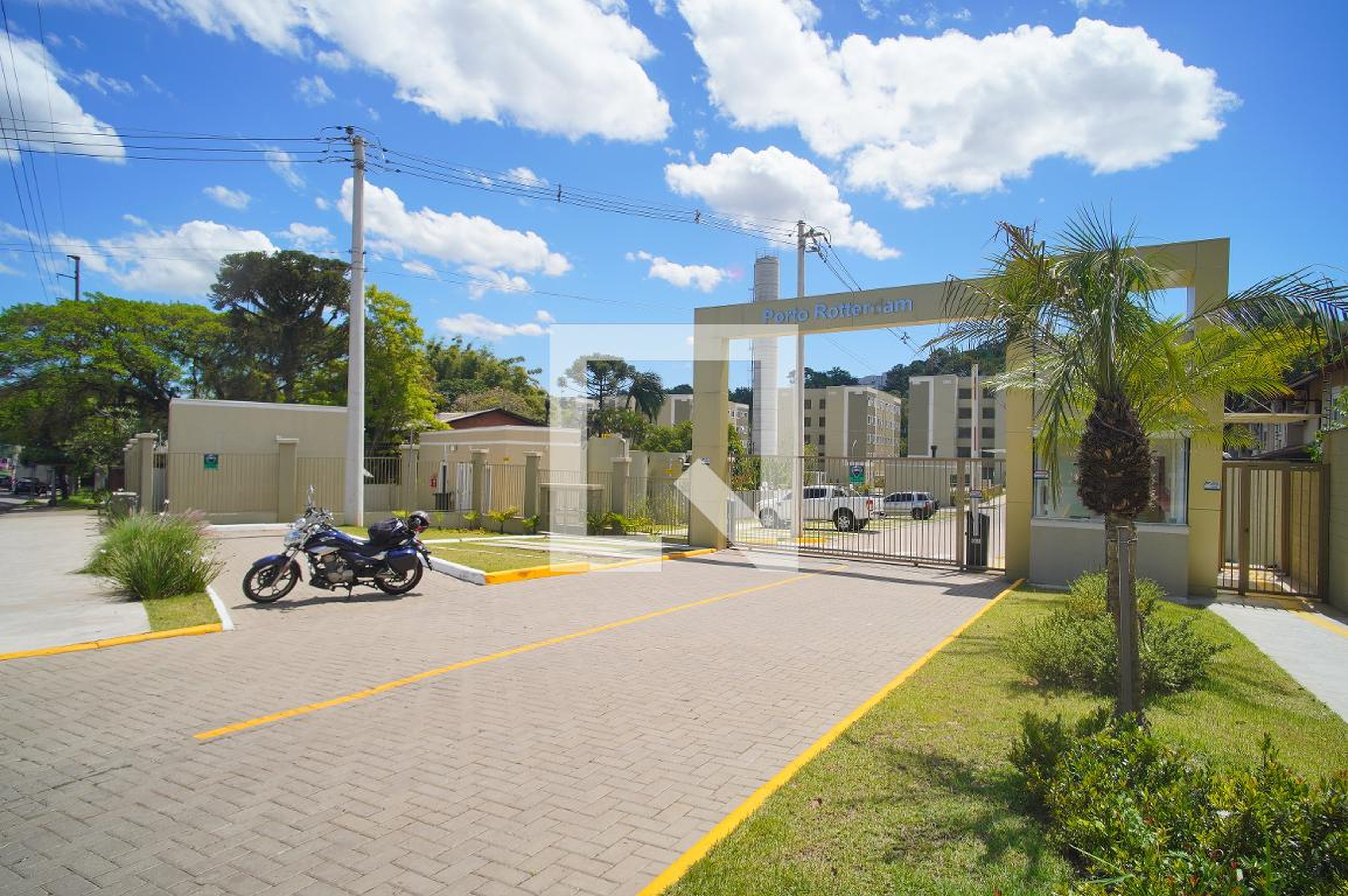 Fachada Condomínio em Rua Guia Lopes, 902