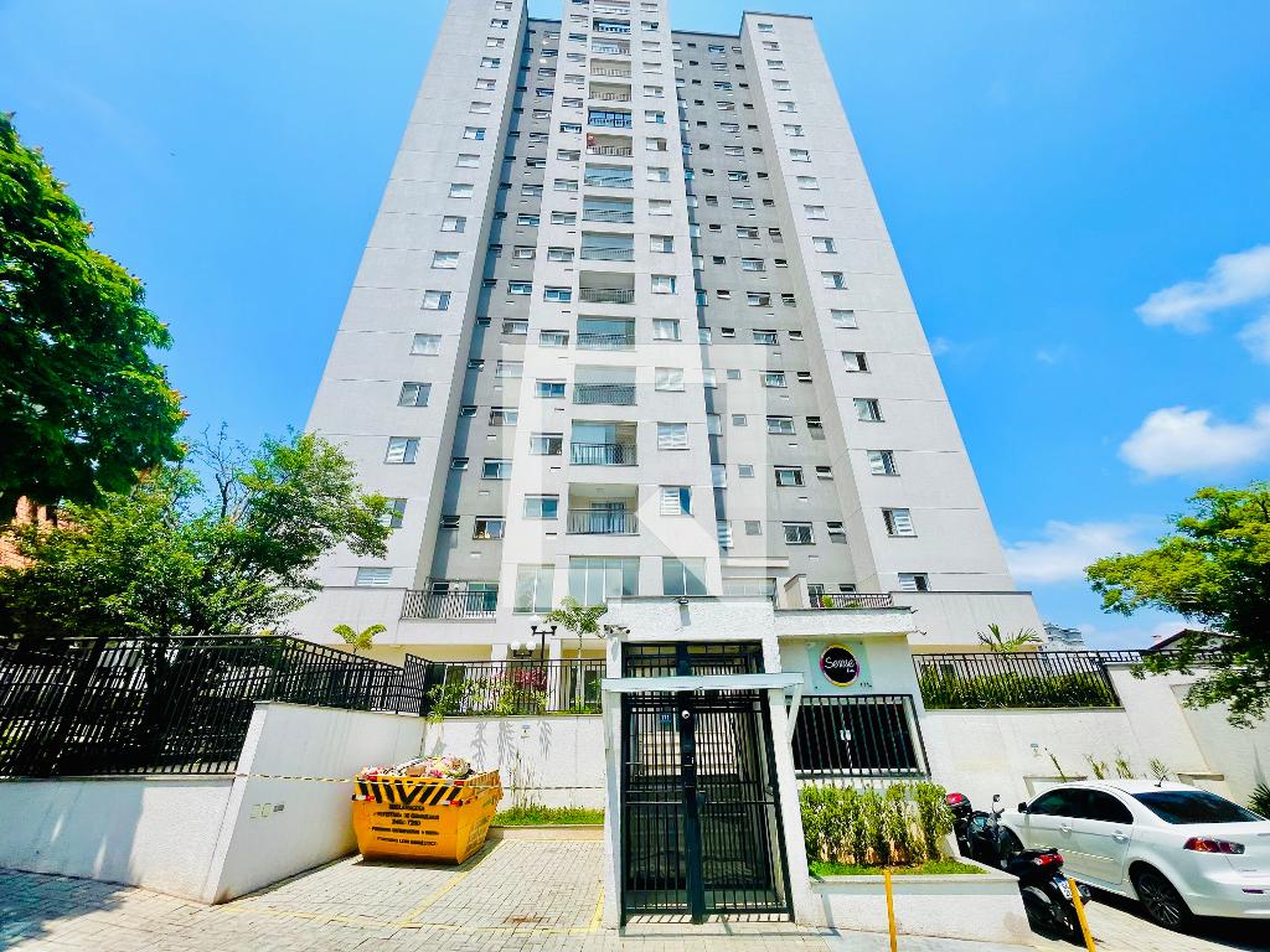 Fachada do prédio Condomínio Sense Lion