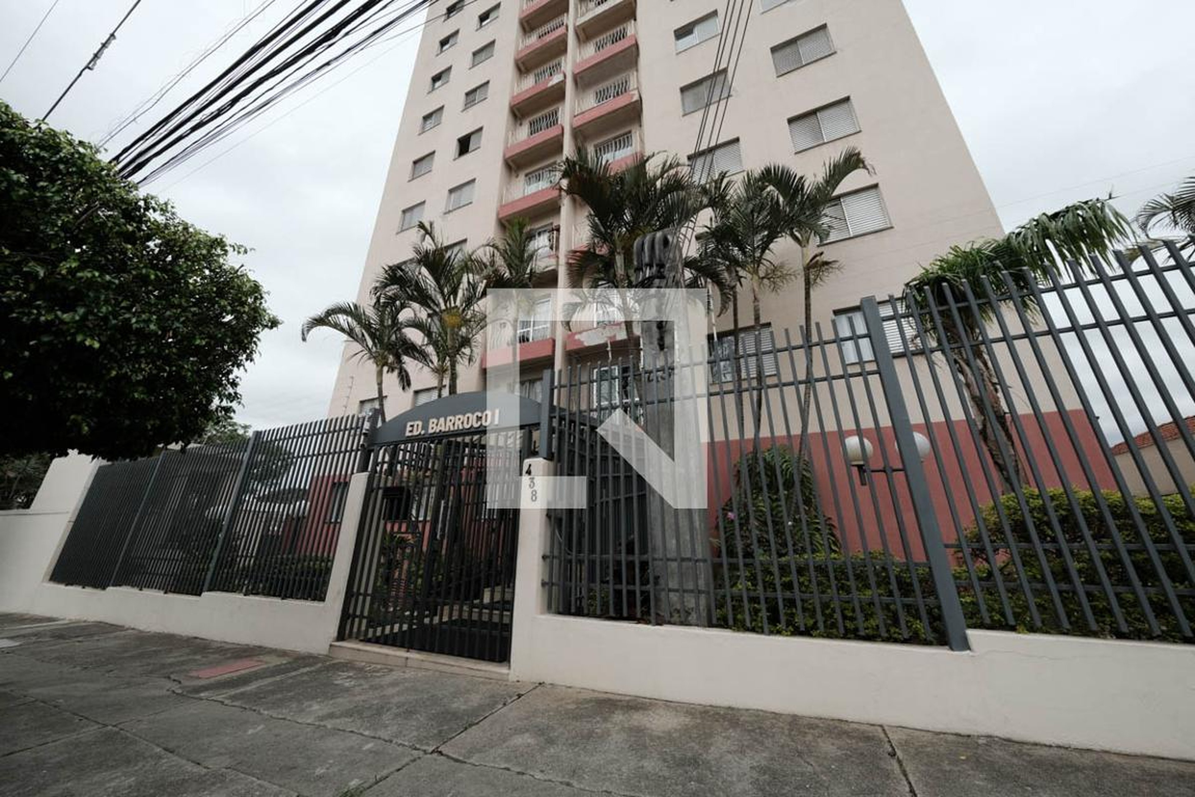 Fachada Condomínio em Rua Almeida Brandão, 438