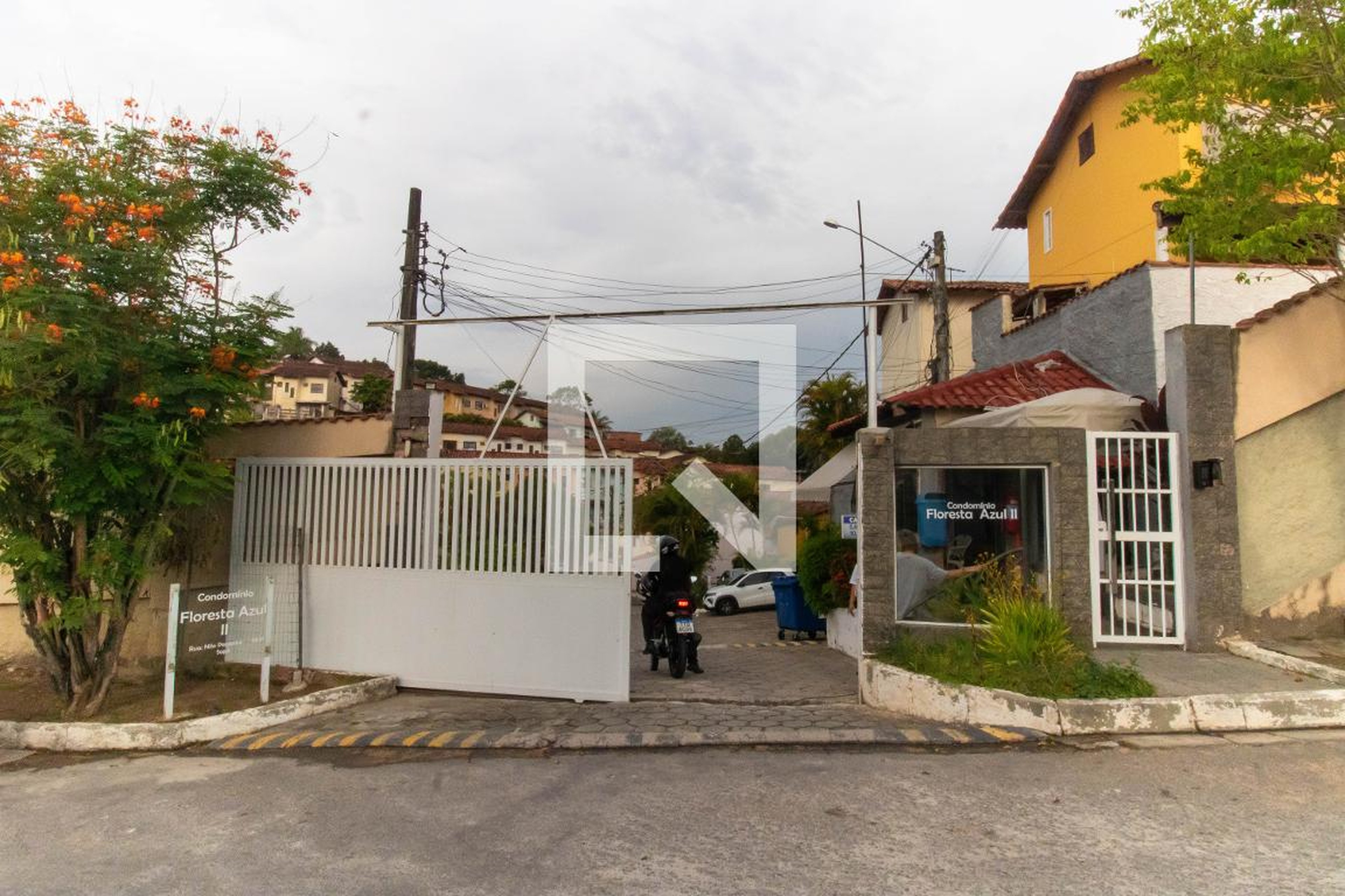 Fachada Condomínio em Rua G, 2021