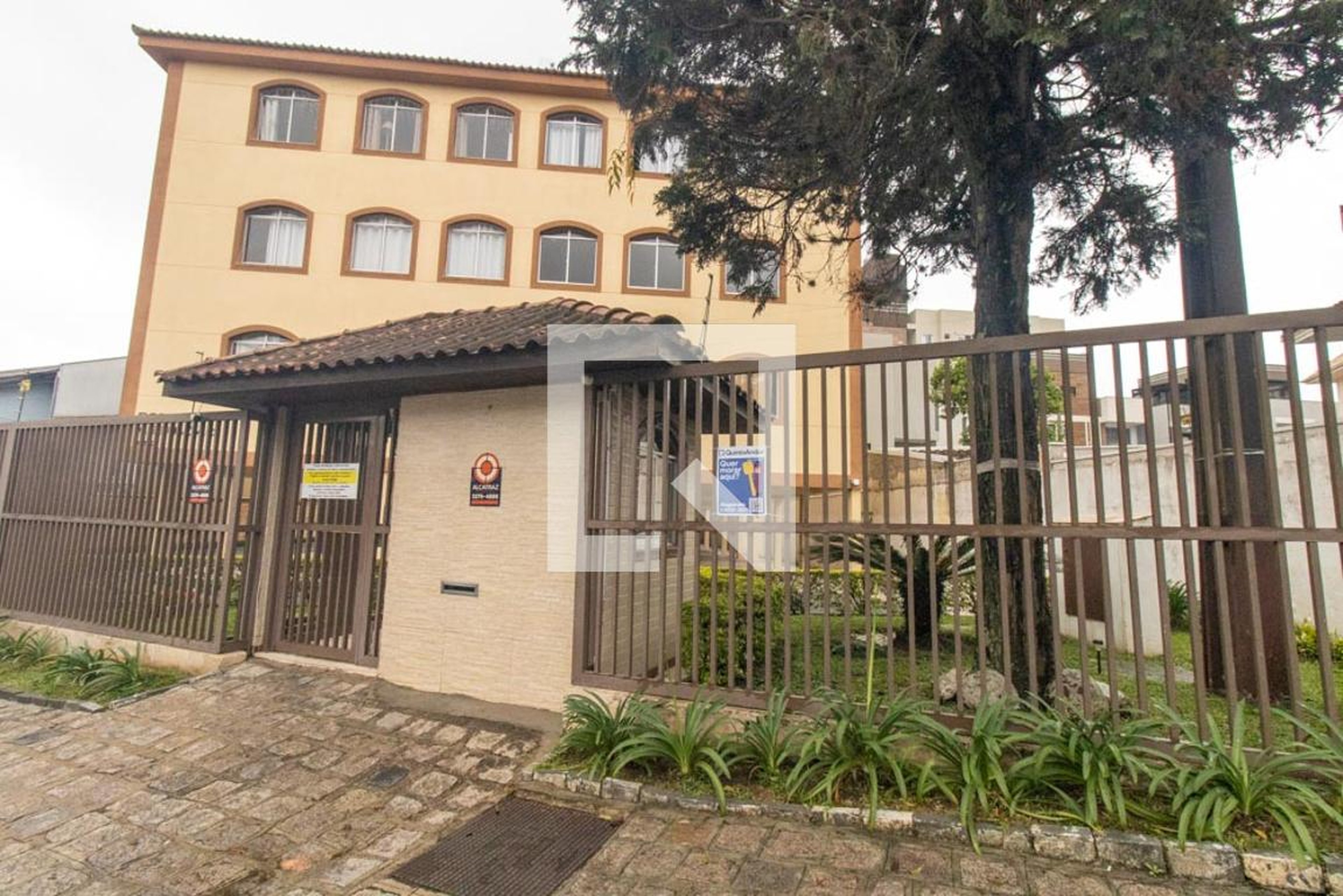 Fachada do Condomínio Condomínio em Rua Coronel Airton Plaisant, 1959