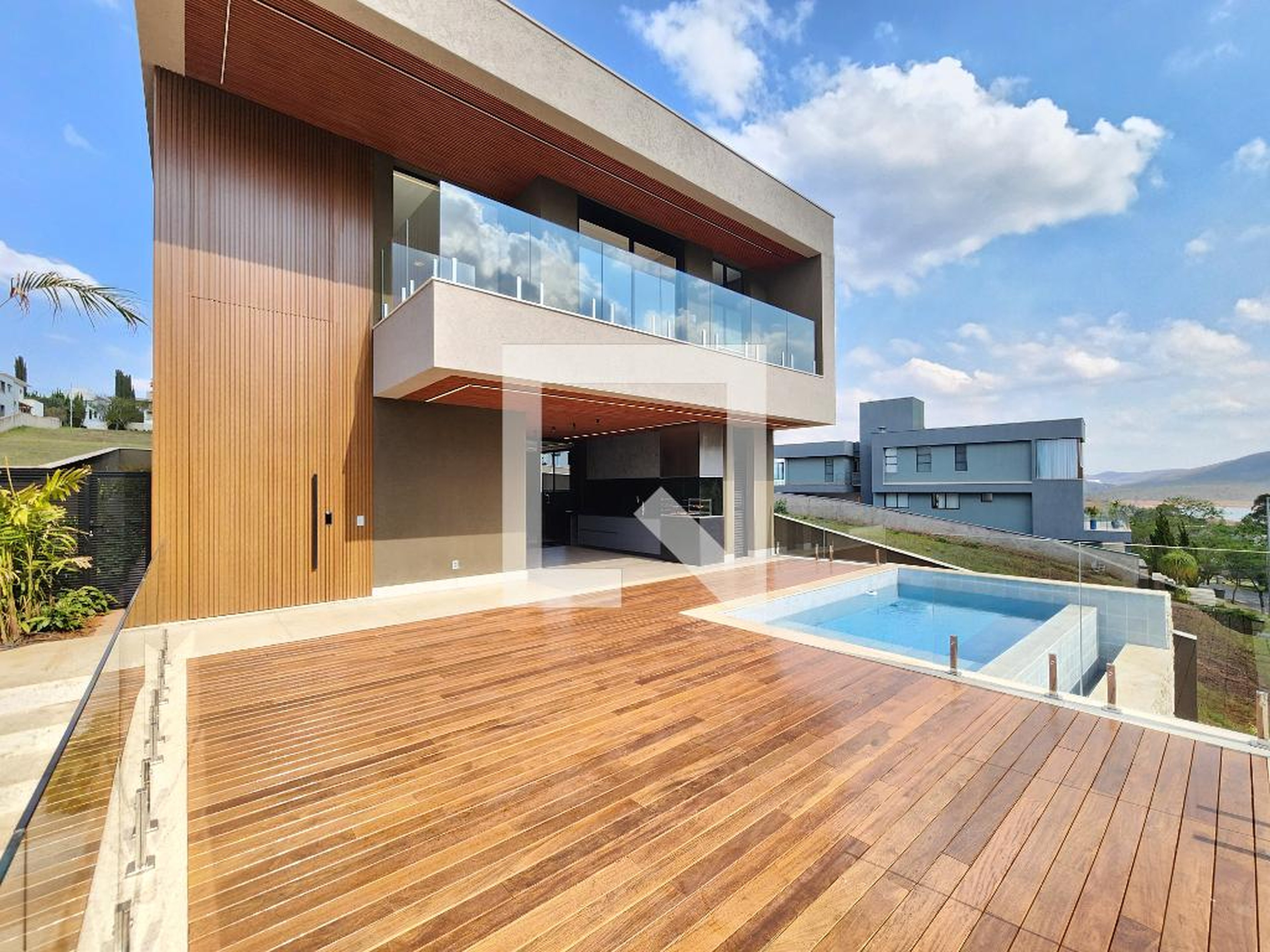 Fachada Condomínio em Rua dos Canários, 715