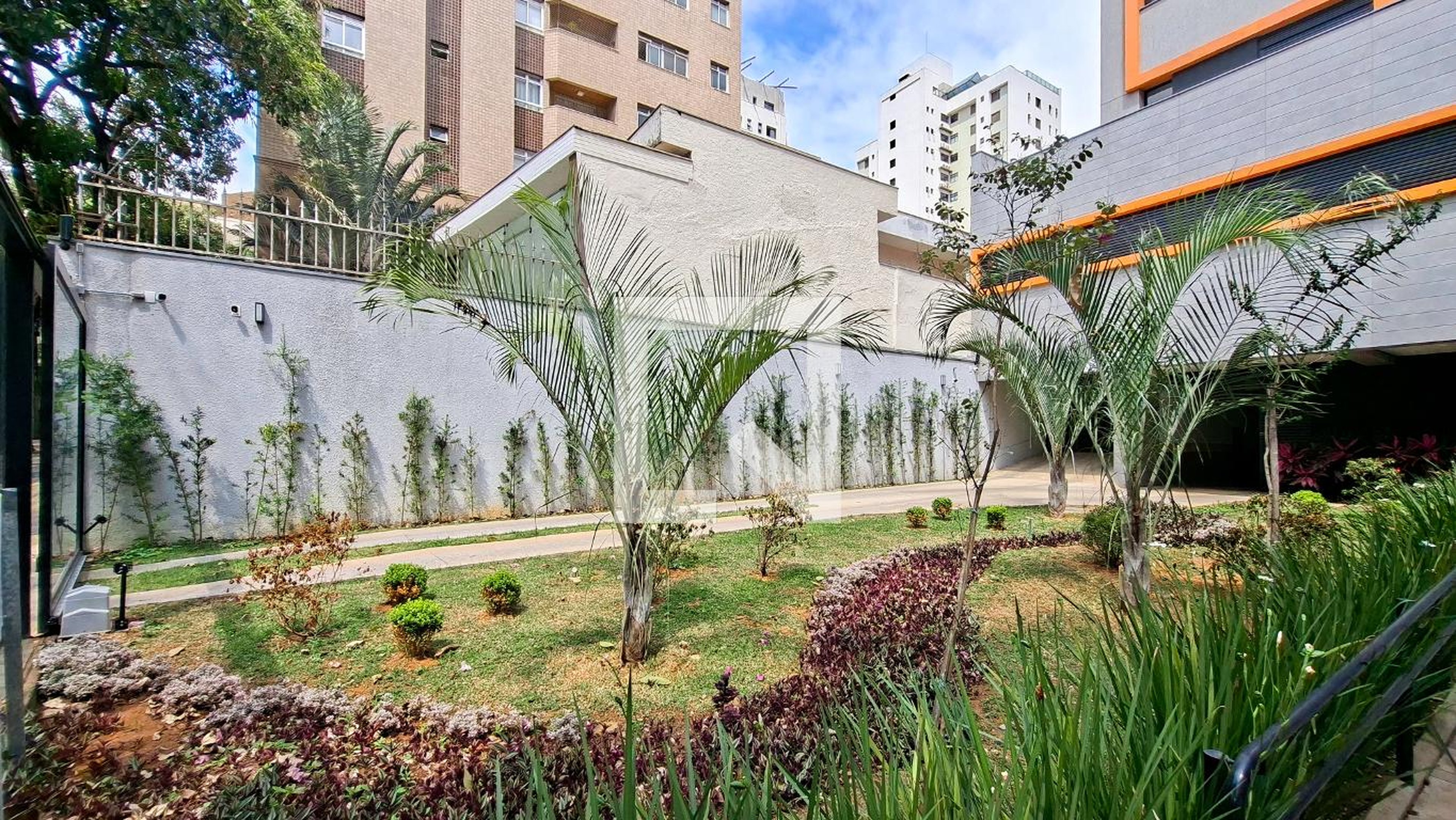 Entrada Condomínio em Rua Major Lopes, 700