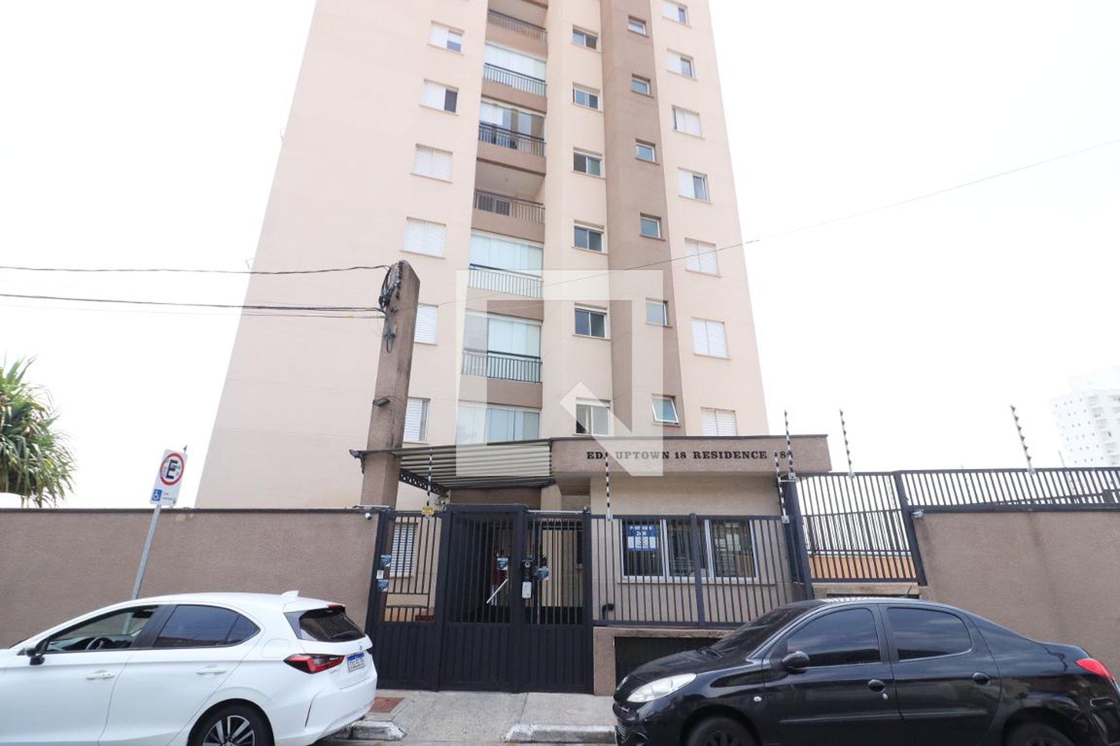 Fachada Condomínio em Travessa Guilherme de Jesus, 86