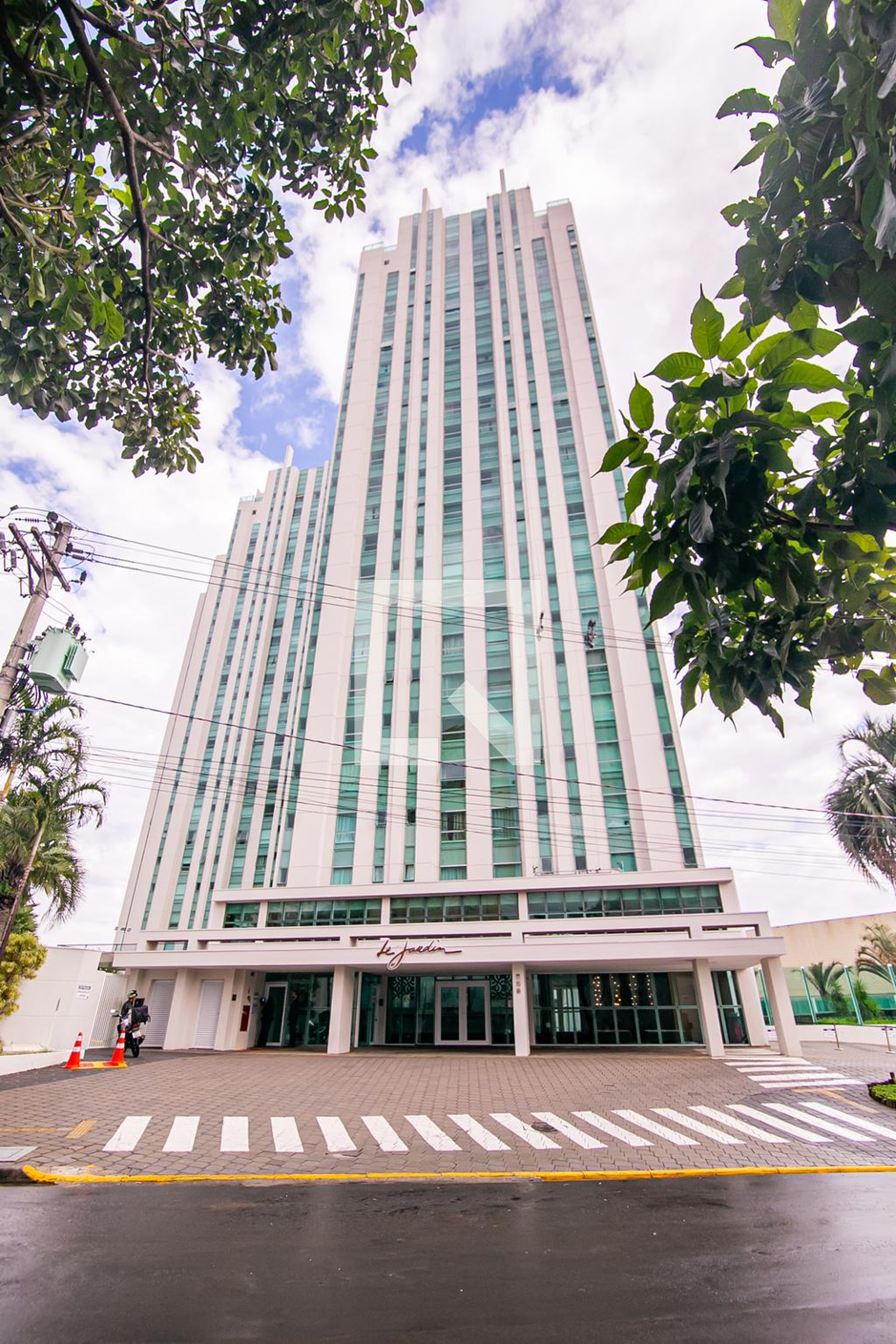 Fachada do Prédio Condomínio em Rua das Orquídeas, 94