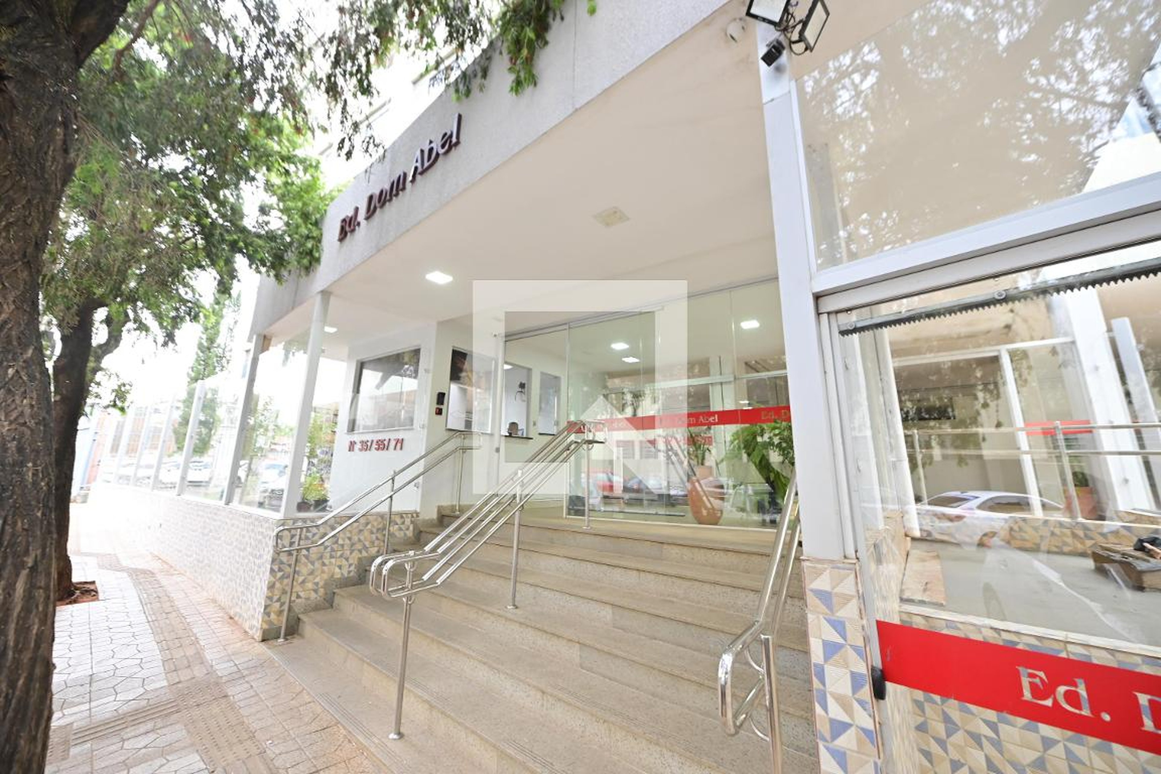 Fachada Condomínio em Rua 19, 71