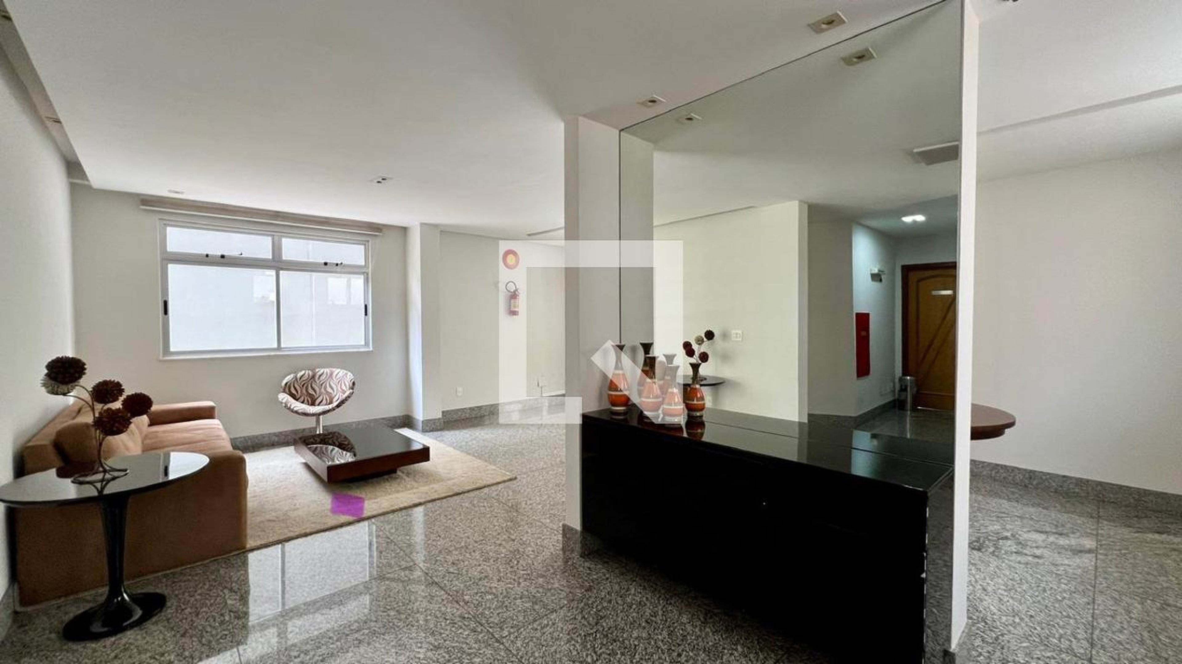 Hall de entrada Condomínio em Rua Daniel de Carvalho, 1551