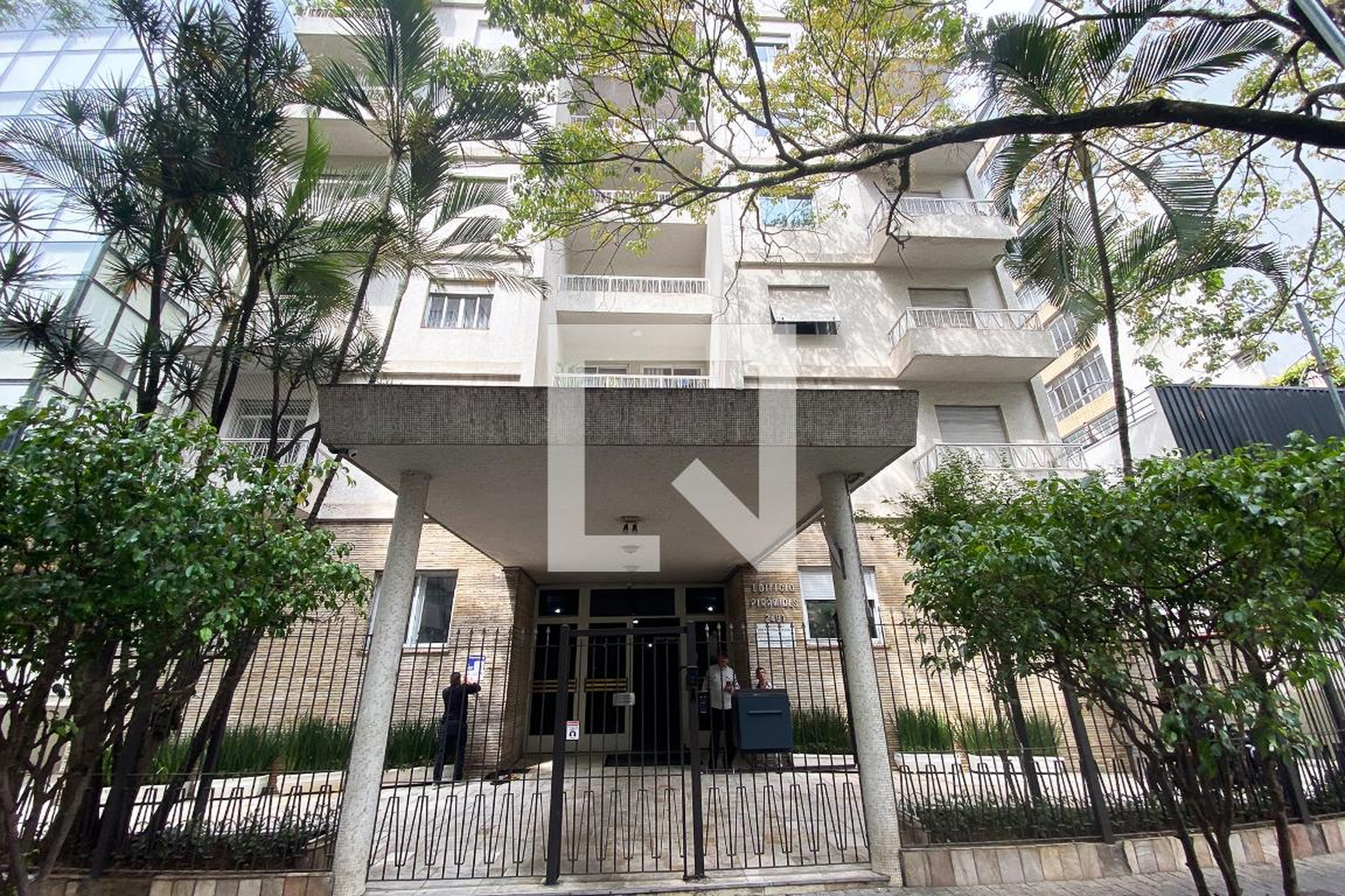 Fachada do Prédio Condomínio Pirâmides