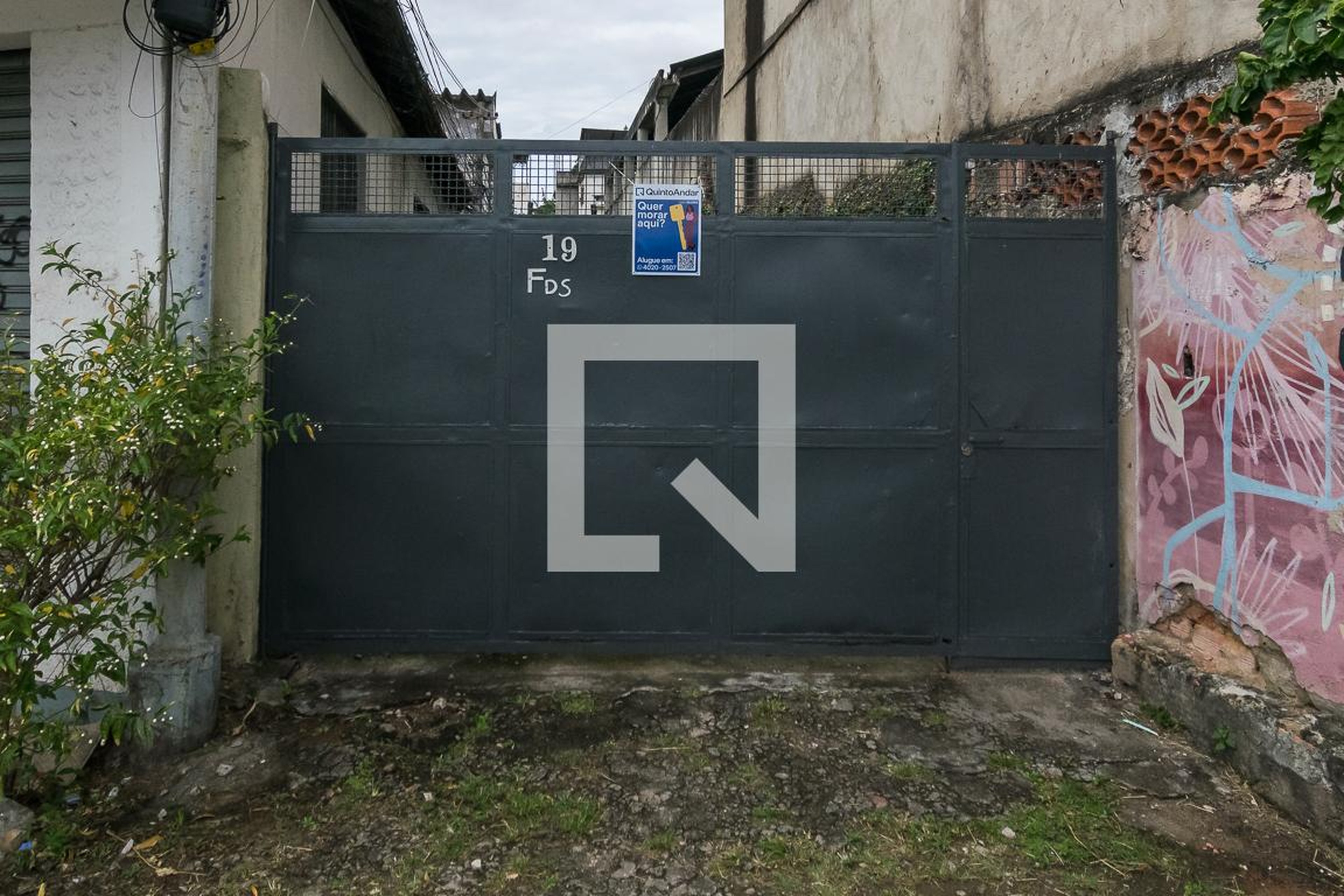 Fachada Condomínio em Rua Bulhões Marcial, 19